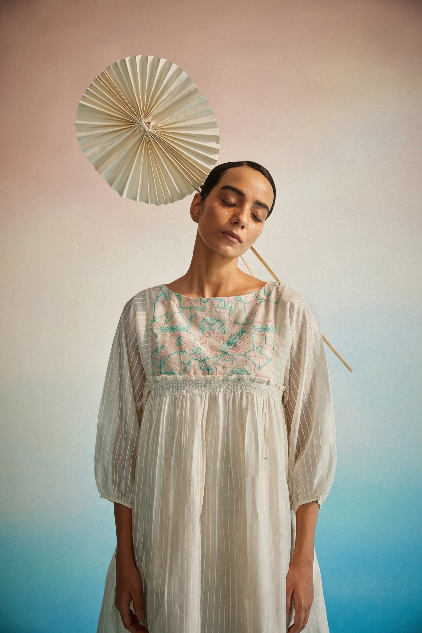 Hakanai Square Sleeve Top - CiceroniTopsAhmev