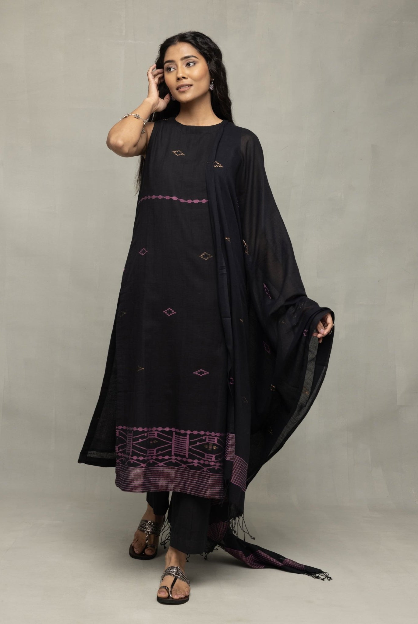Handloom Black Pure Cotton Yantra Zari Jamdani Kurta Set With Dupatta - CiceroniKurta Set, Everyday WearSutra Art of Clothing