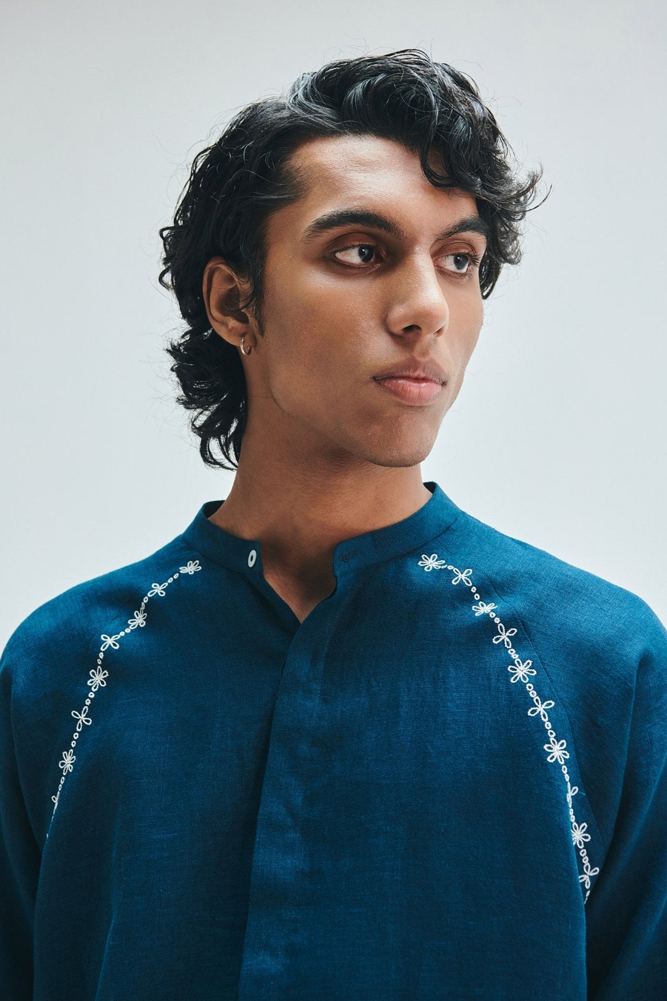 Indigo Linen Embroidered Men's Raglan Shirt - CiceroniShirtSaphed