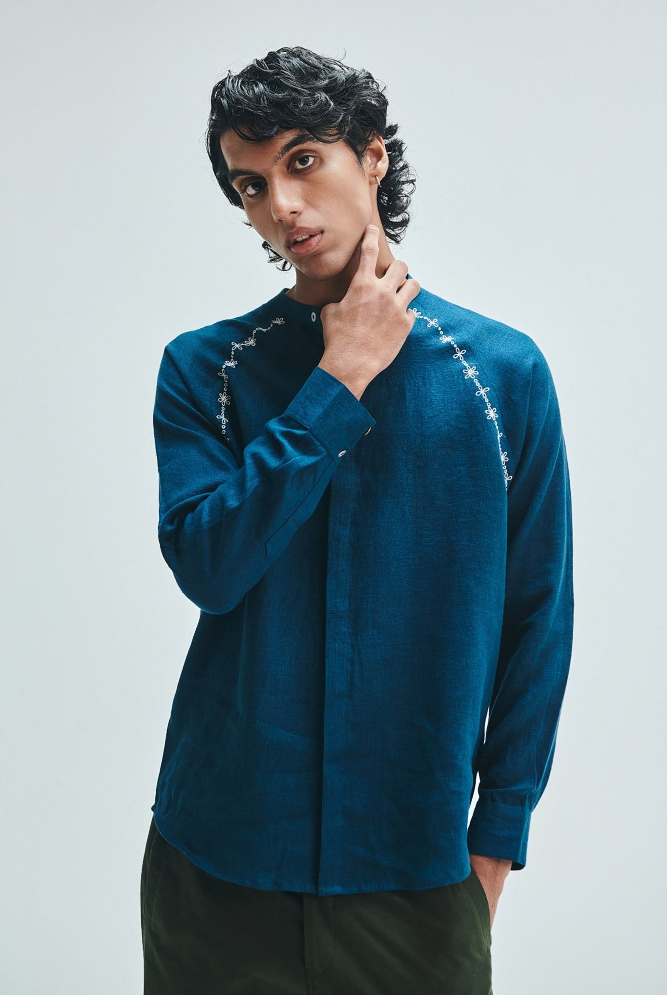 Indigo Linen Embroidered Men's Raglan Shirt - CiceroniShirtSaphed