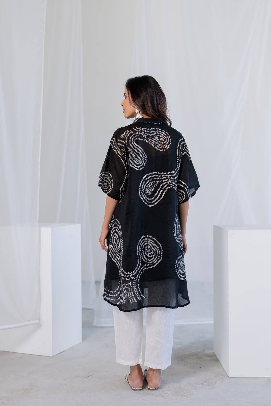 Ink Black Waves Tunic - CiceroniTunicsSilai Studio