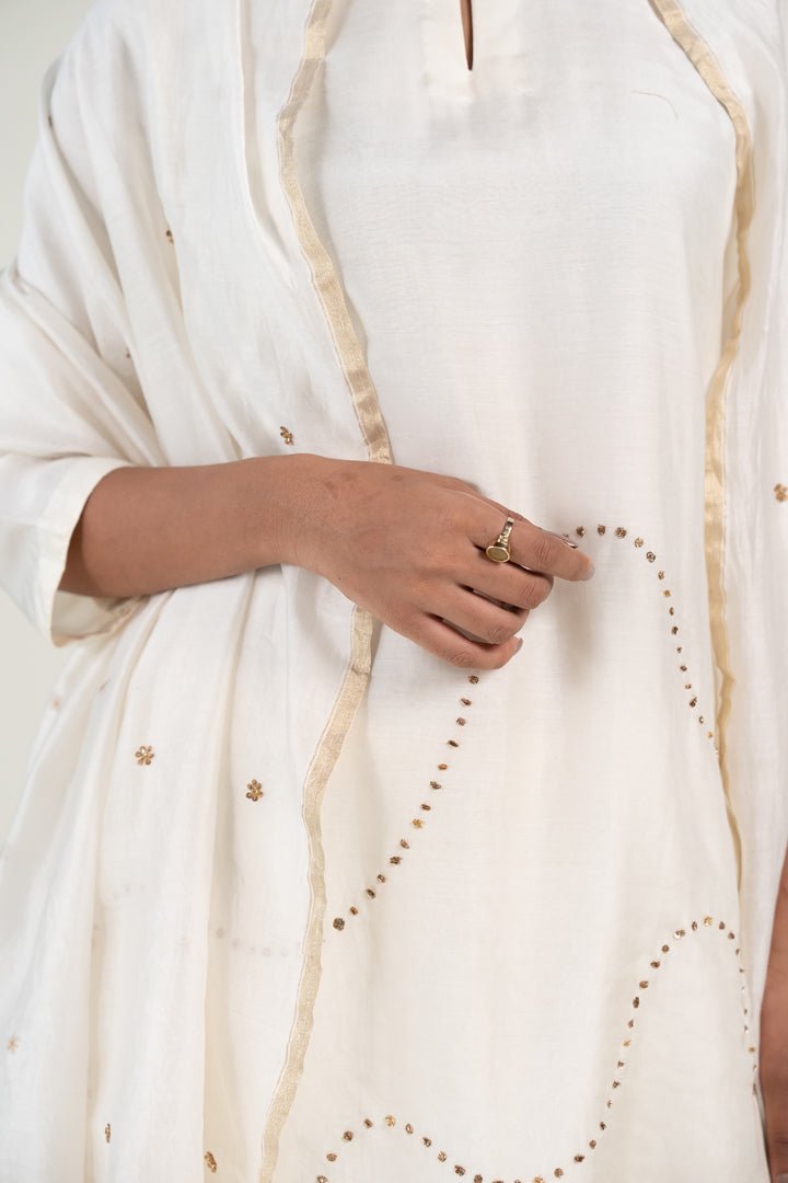 Ivory Mehr Kurta Set with Ayra Odhani - CiceroniKurta Set, Festive WearNirjara