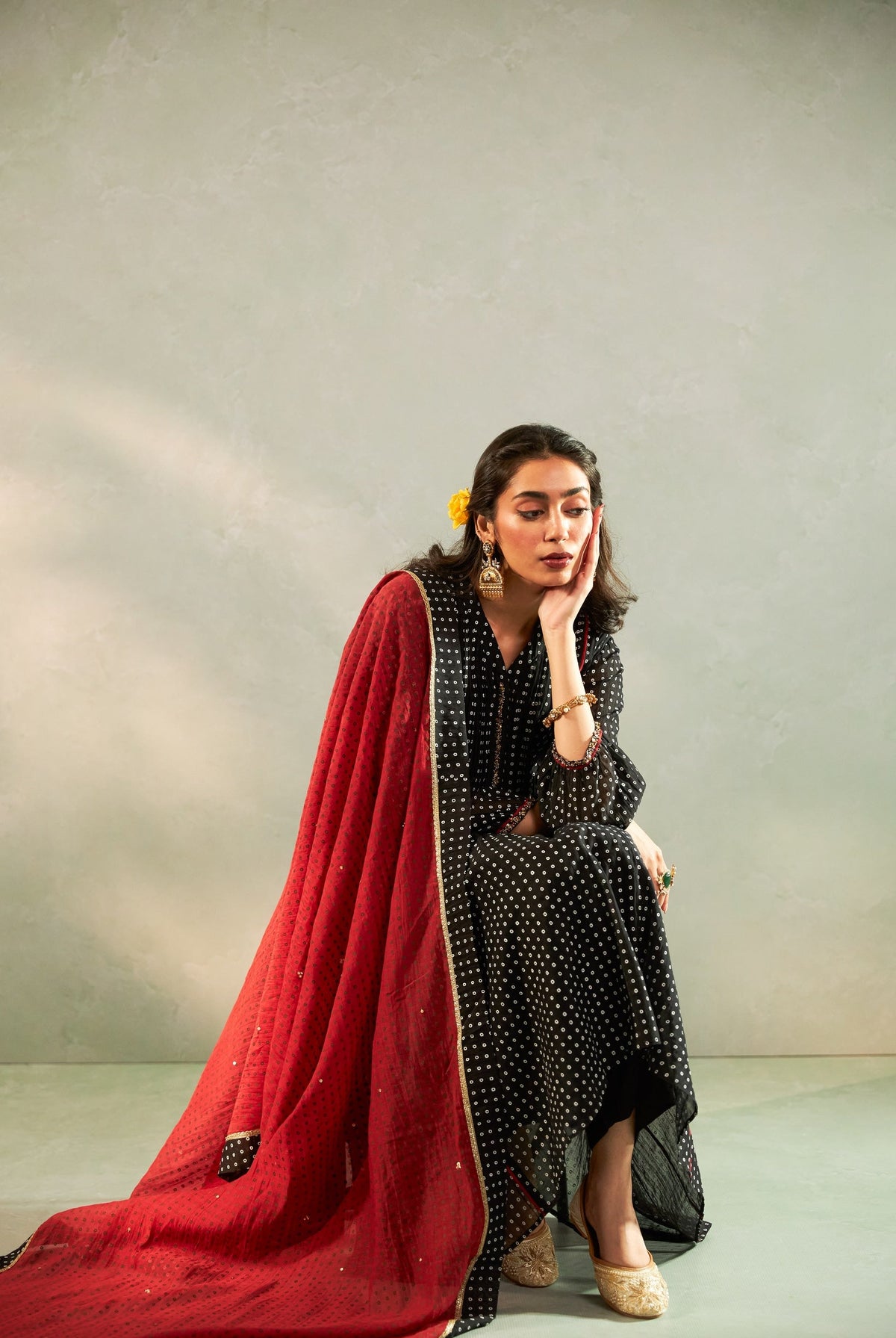 Kaali Phuljhadi Embroidered Dupatta - CiceroniDupattaPants and Pajamas