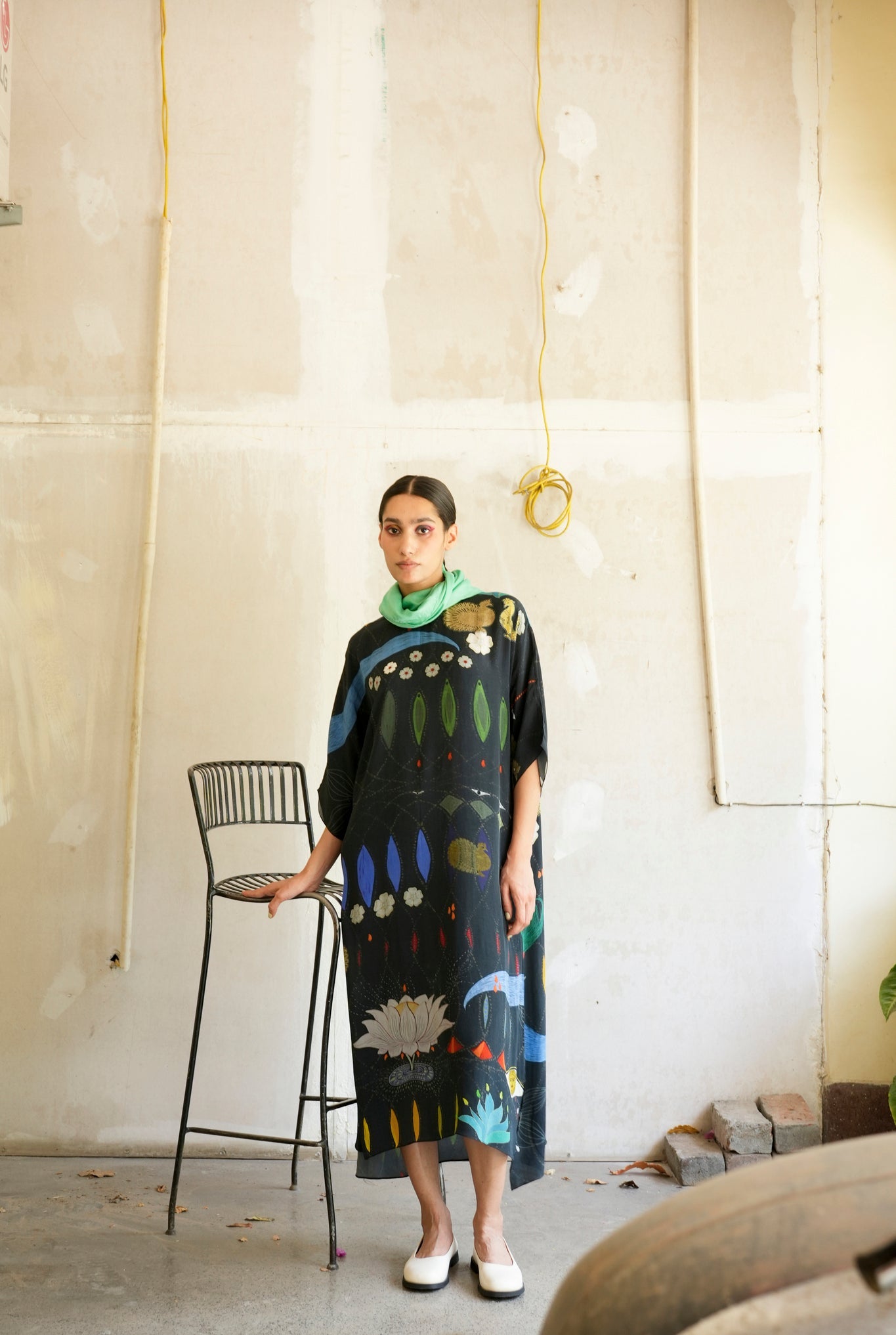 Kaftaan Dress In Chetti Black Crepe - CiceroniDressesNIKYTA