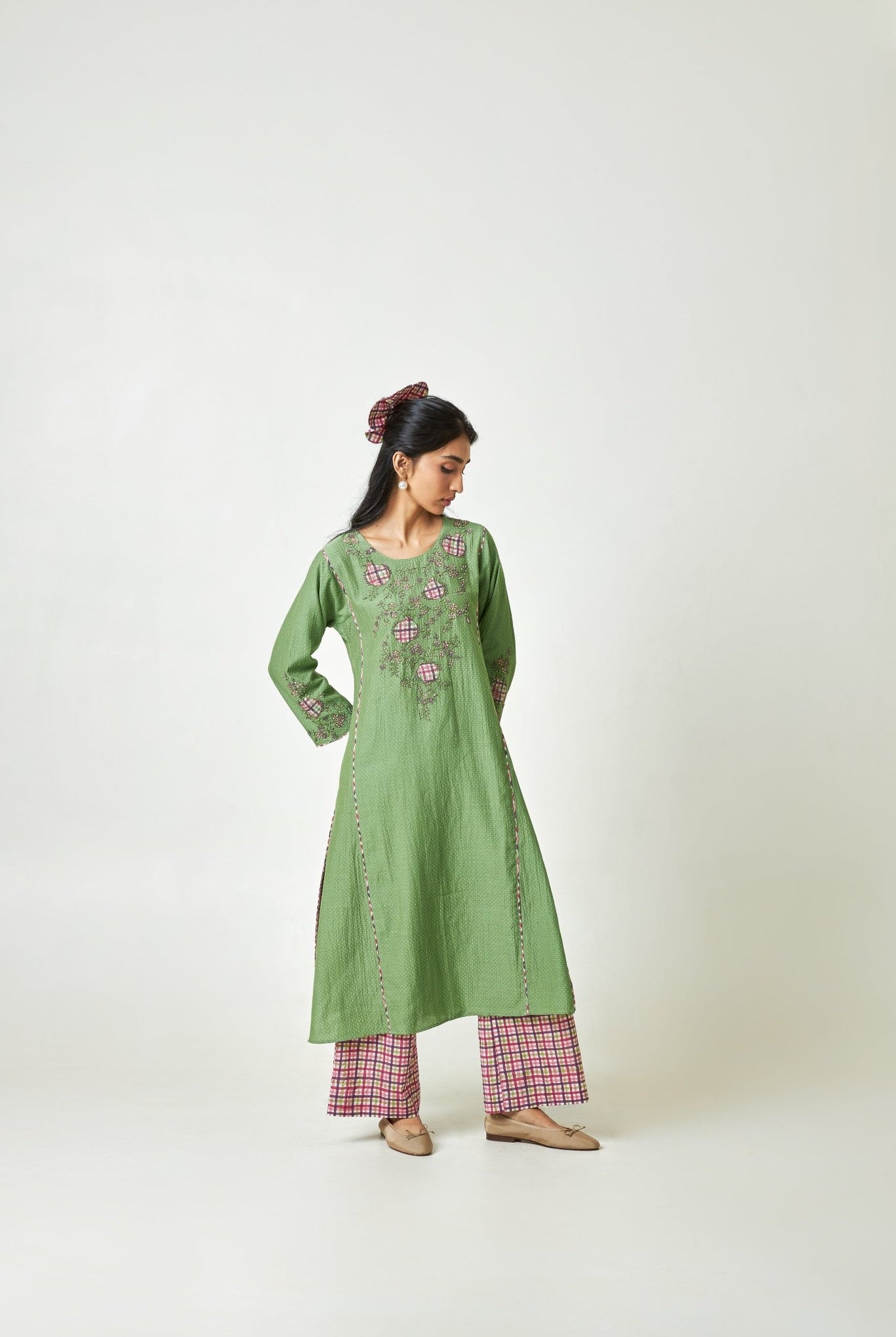 Kiwi Mist Embroidered Kurta Set - CiceroniKurta SetPants and Pajamas