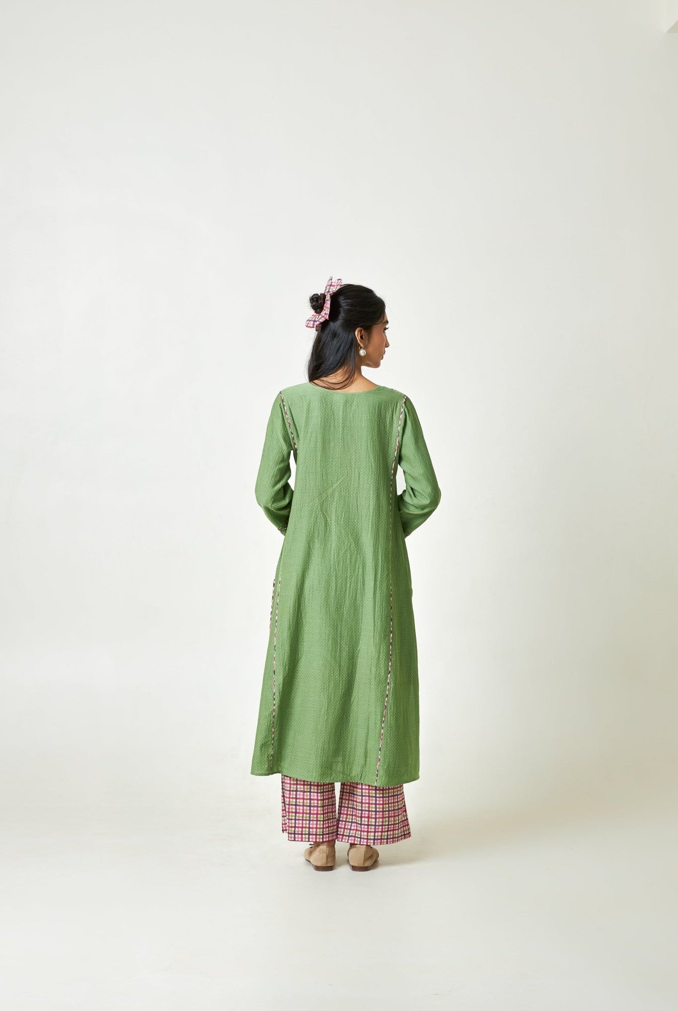 Kiwi Mist Embroidered Kurta Set - CiceroniKurta SetPants and Pajamas