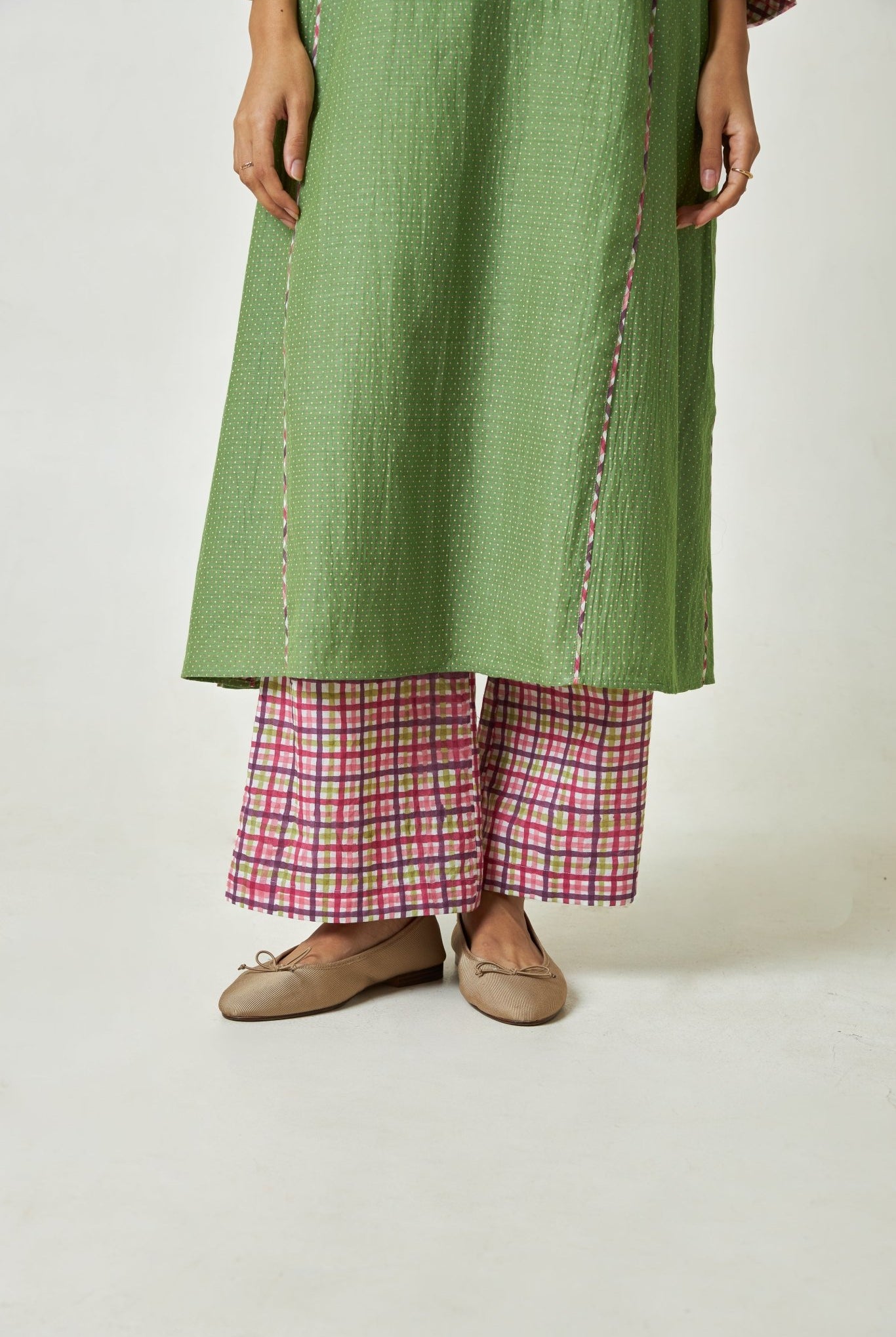 Kiwi Mist Embroidered Kurta Set - CiceroniKurta SetPants and Pajamas