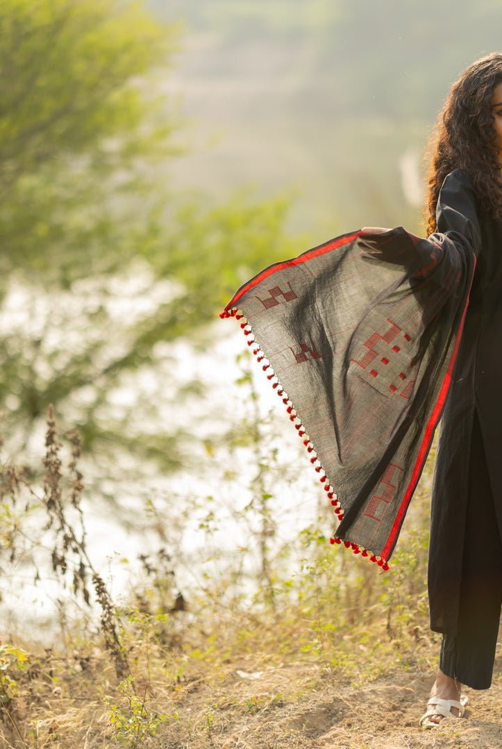 Kuro Kurta Set with Dupatta - CiceroniKurta Set, Everyday WearMaidaan