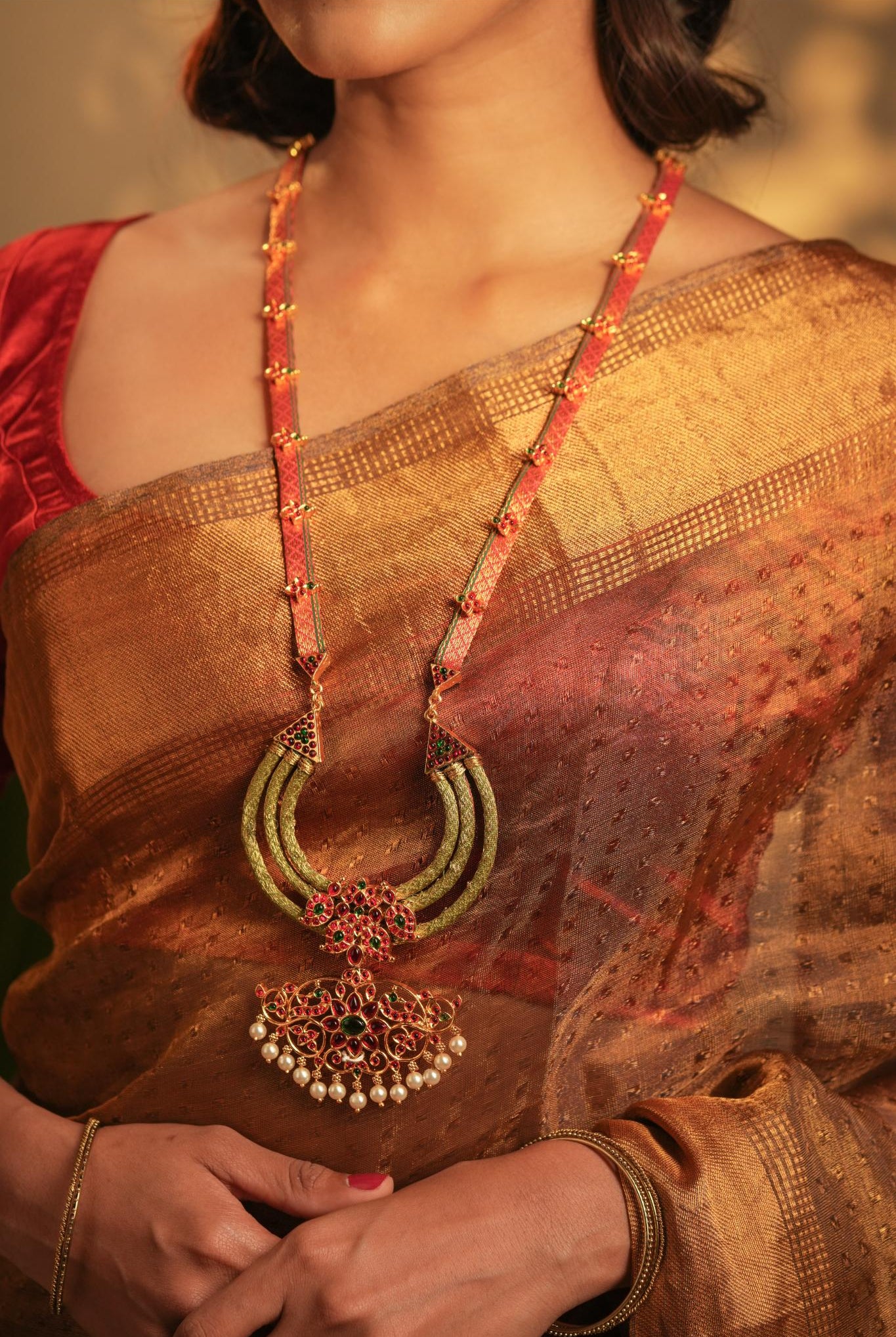 Long Haar with Brocade and Temple Motifs - Pink - CiceroniNecklaceAarika