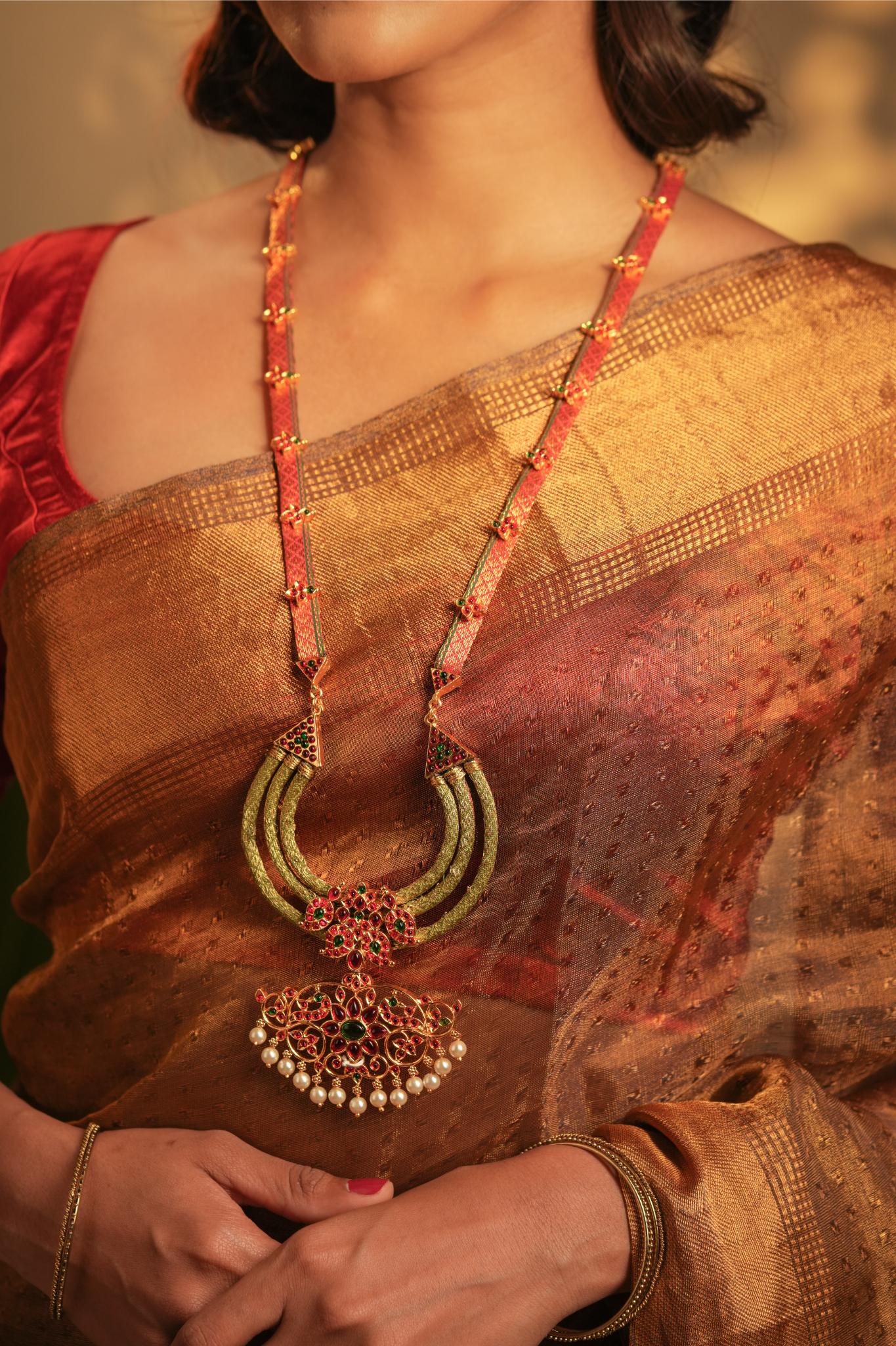 Long Haar with Brocade and Temple Motifs - Pink - CiceroniNecklaceAarika