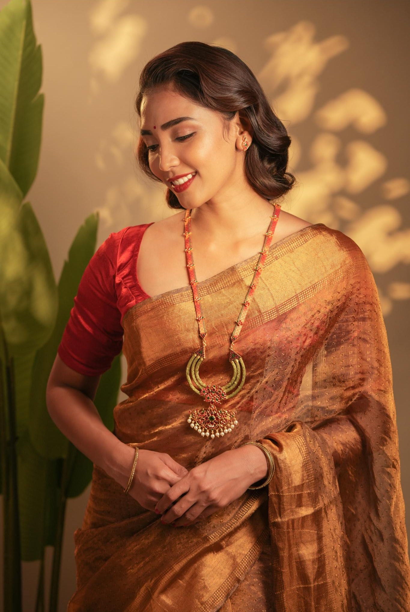 Long Haar with Brocade and Temple Motifs - Pink - CiceroniNecklaceAarika