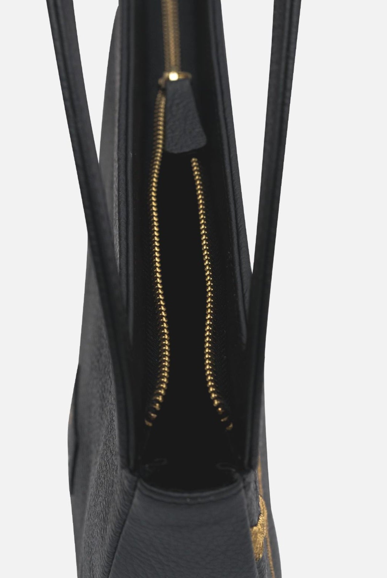 Maeve Crescent Clutch in Black - CiceroniClutchEconock