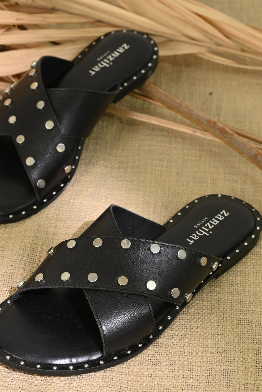 Marlborough Rivet - Black - CiceroniFlatsZanzibar Living