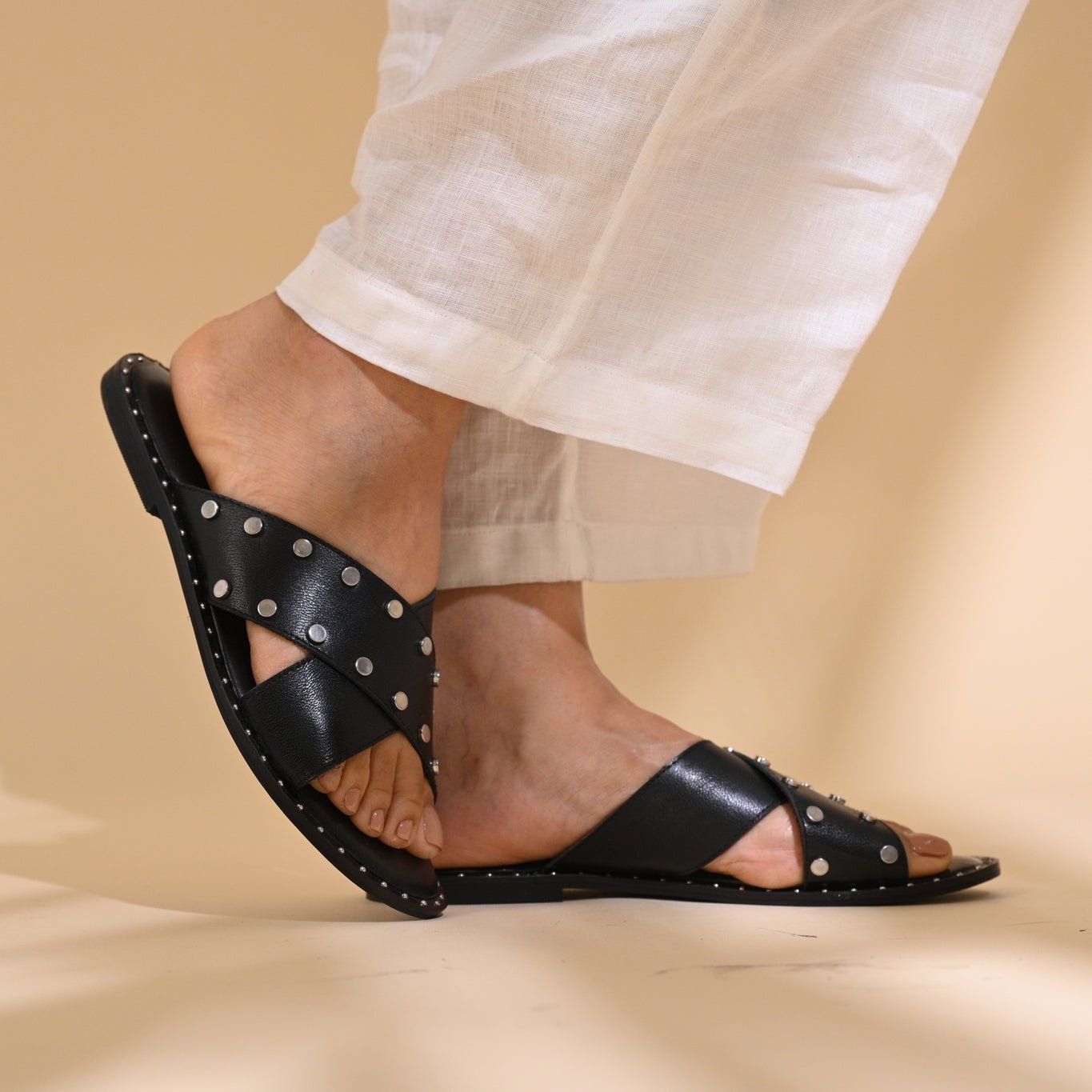 Marlborough Rivet - Black - CiceroniFlatsZanzibar Living