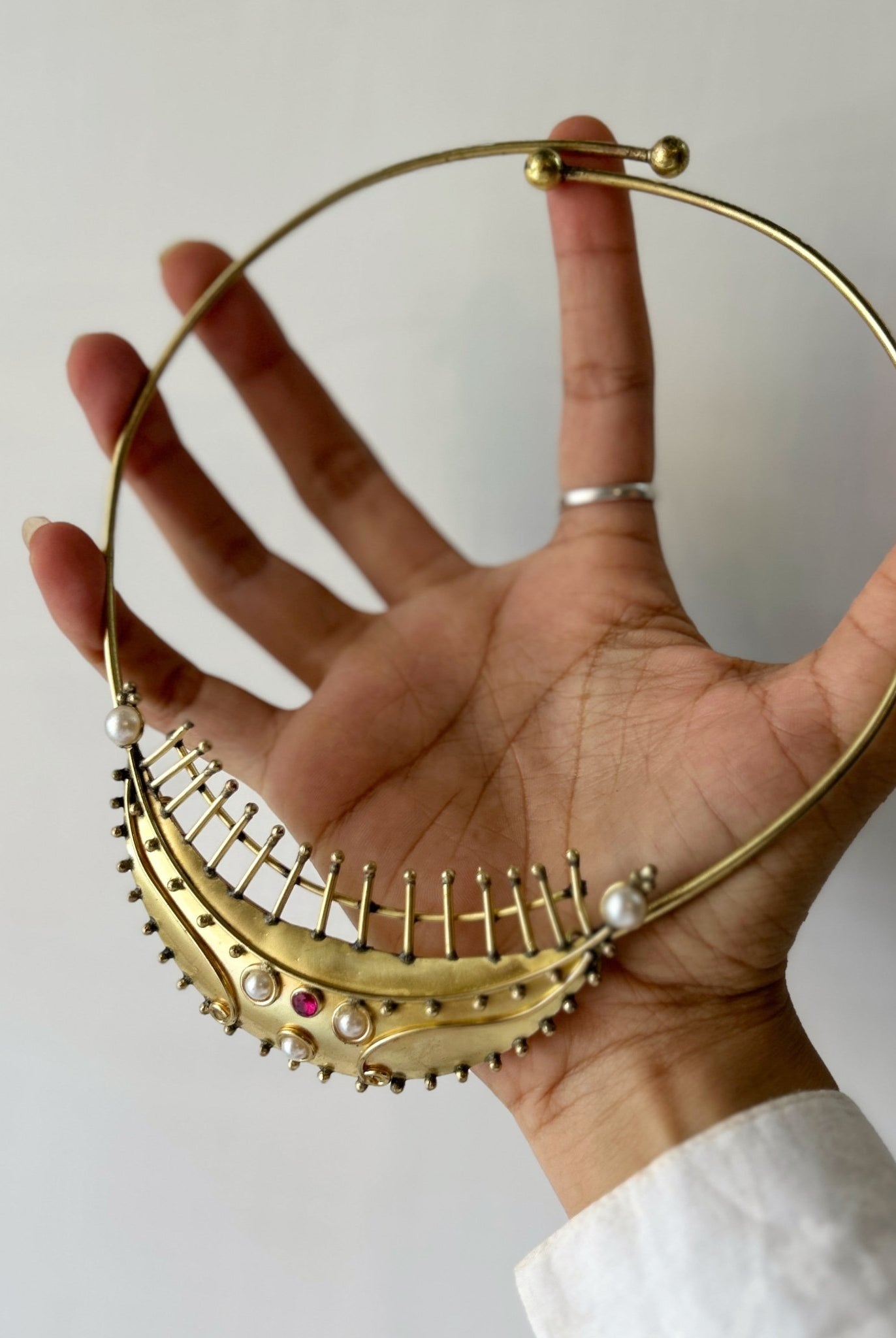 Meenakshi Hasli - CiceroniNeckpieceBy Nirjari