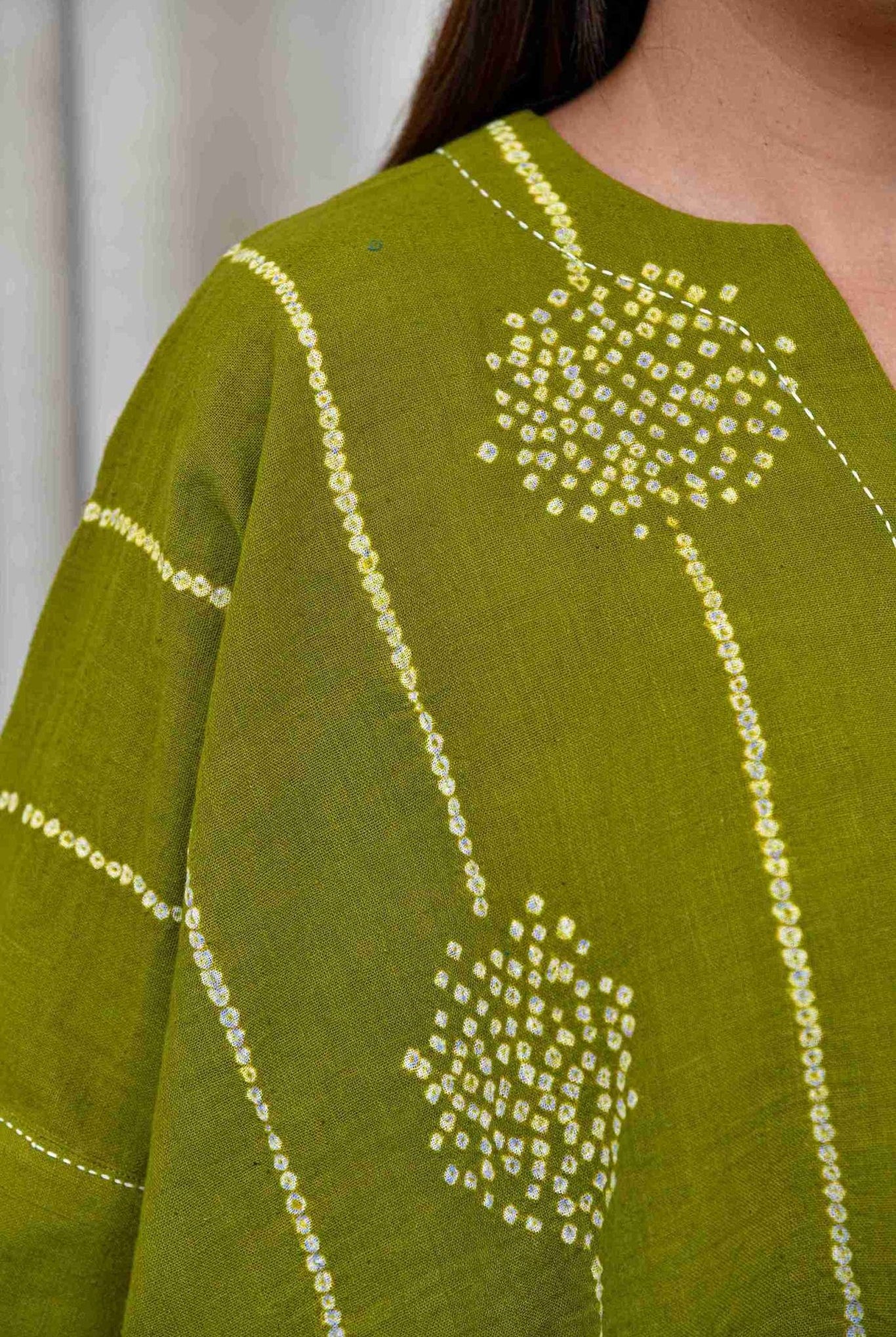 Mehandi Distorted Line Top - CiceroniTopsYD Aashiya