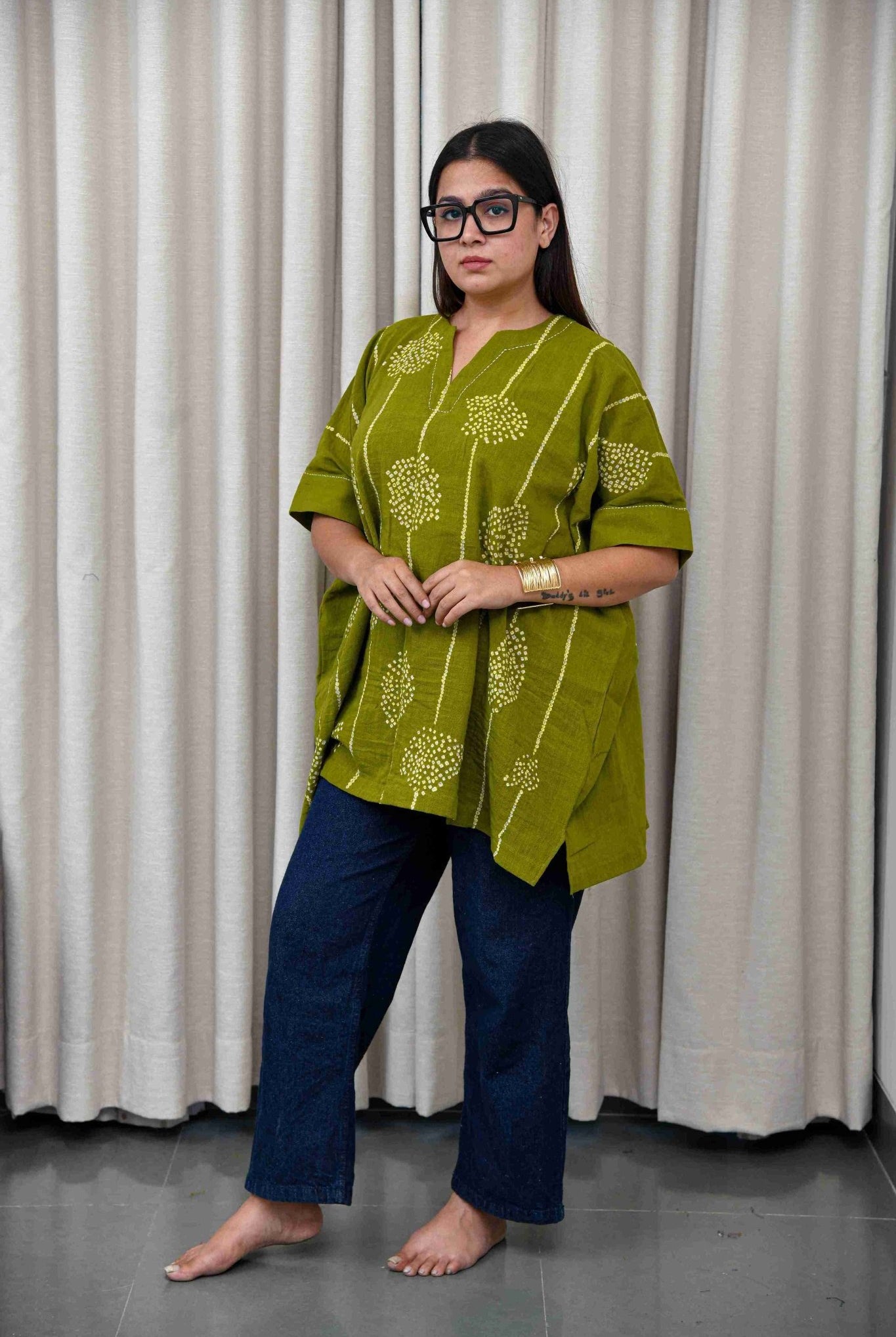 Mehandi Distorted Line Top - CiceroniTopsYD Aashiya