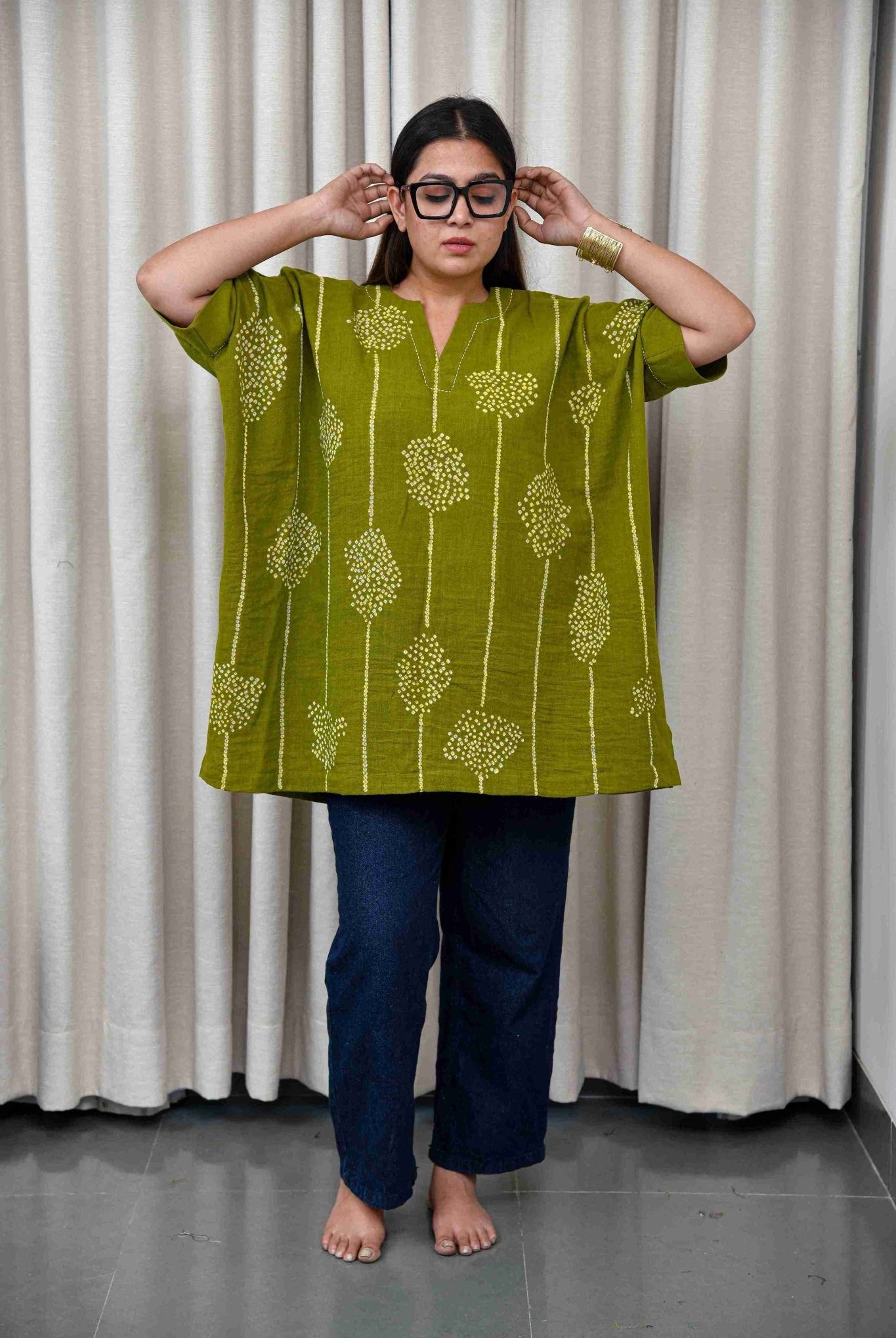 Mehandi Distorted Line Top - CiceroniTopsYD Aashiya