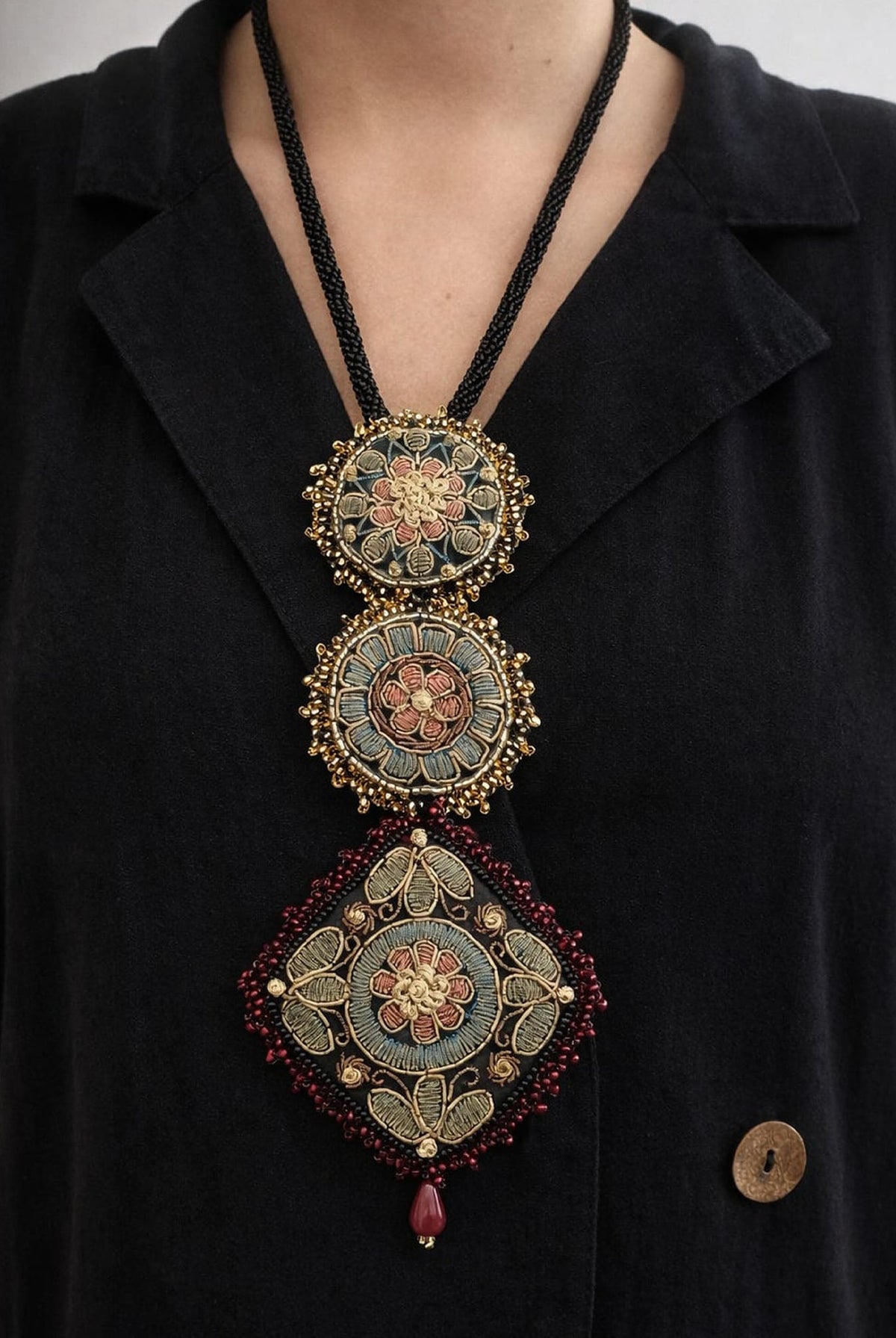 Moirra – Mehrangi Black and Maroon Long Rani Haar - CiceroniNeckpieceMoirra