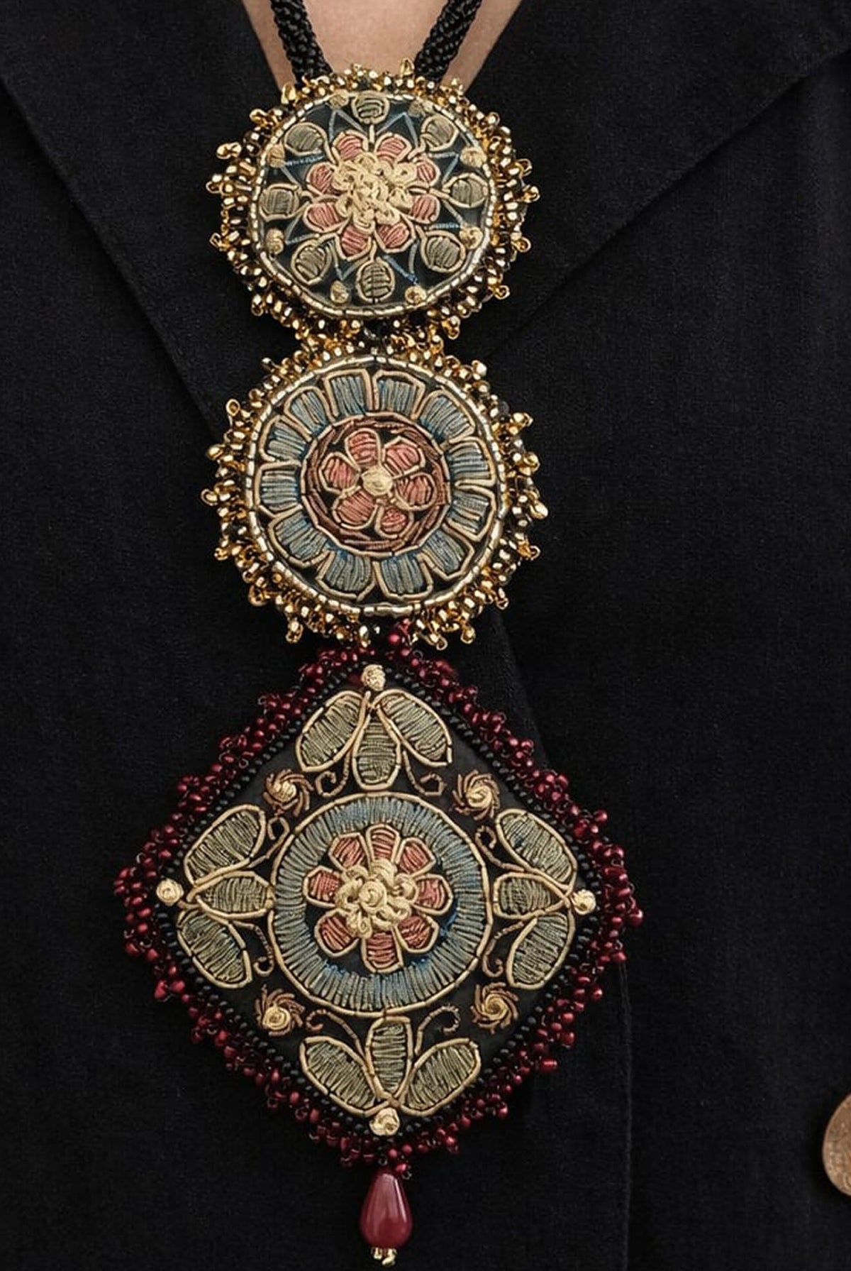 Moirra – Mehrangi Black and Maroon Long Rani Haar - CiceroniNeckpieceMoirra