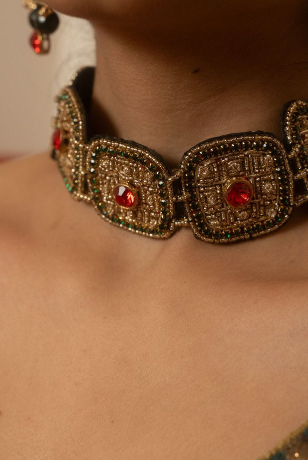 Moirra – Urmila Black and Gold Choker - CiceroniNeckpieceMoirra