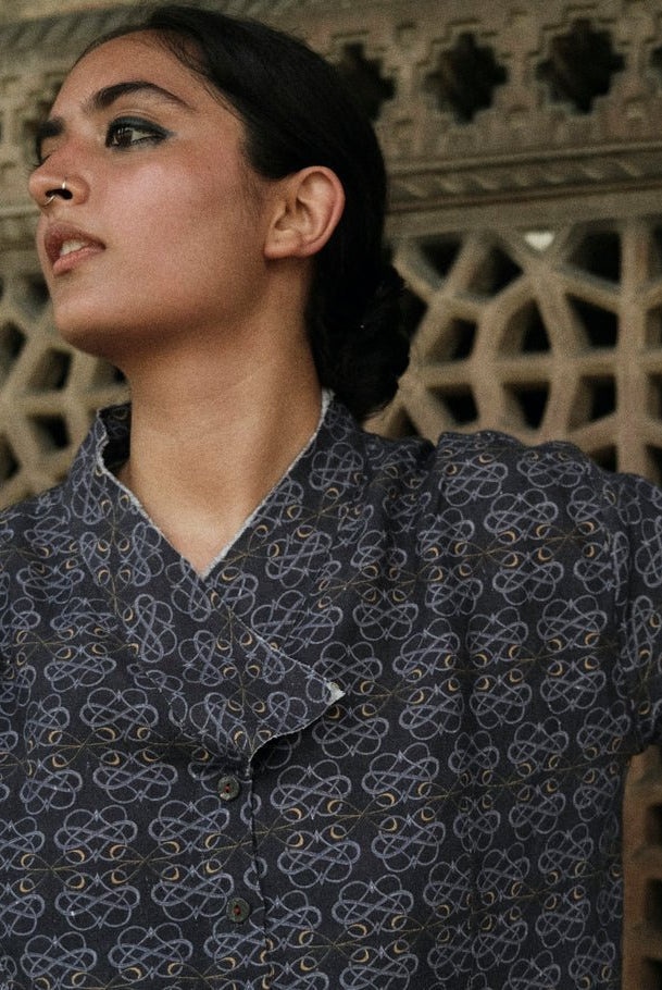 Monk Top in AC Jaal Navy Linen - CiceroniTopsNikyta's Workroom