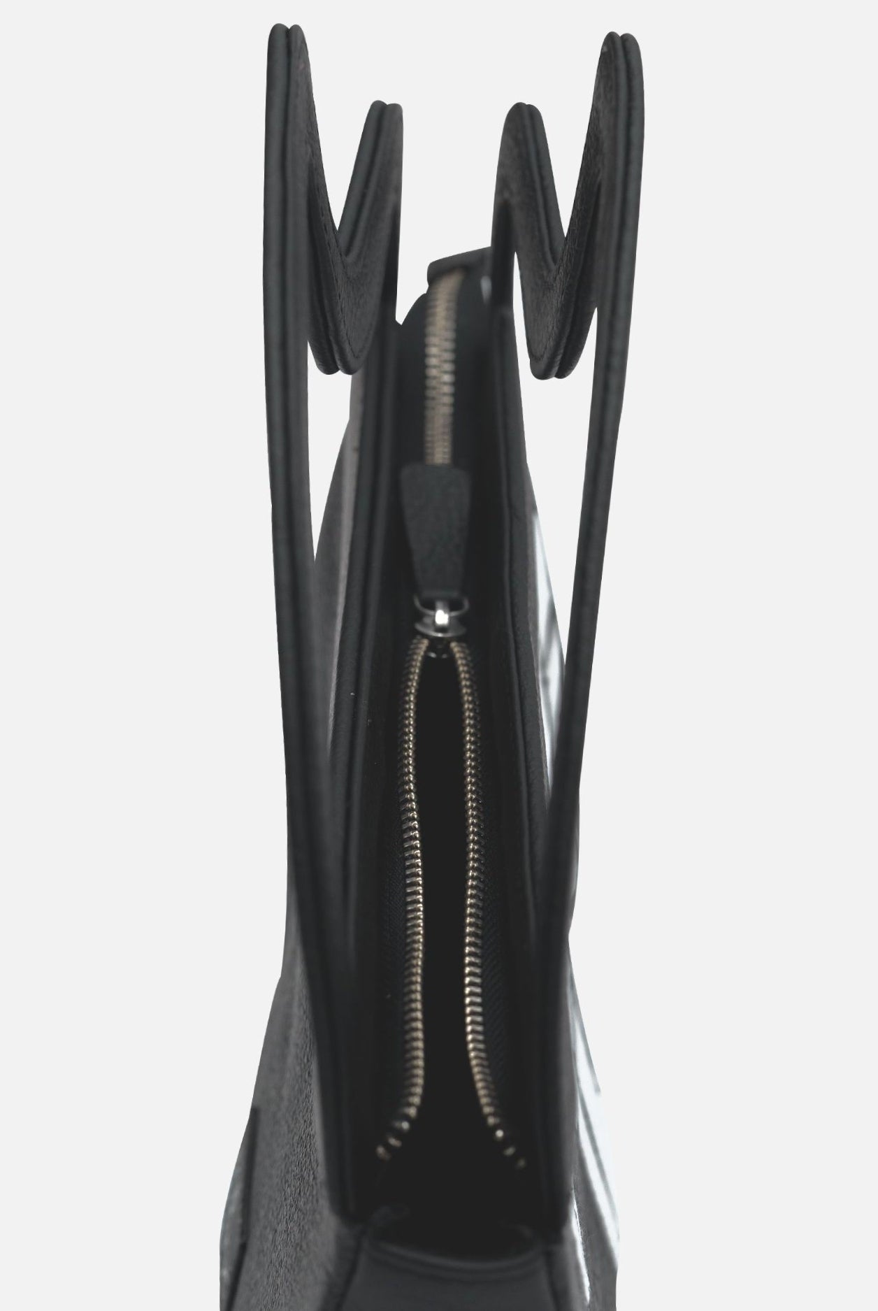 Neo Crescent Clutch - CiceroniClutchEconock