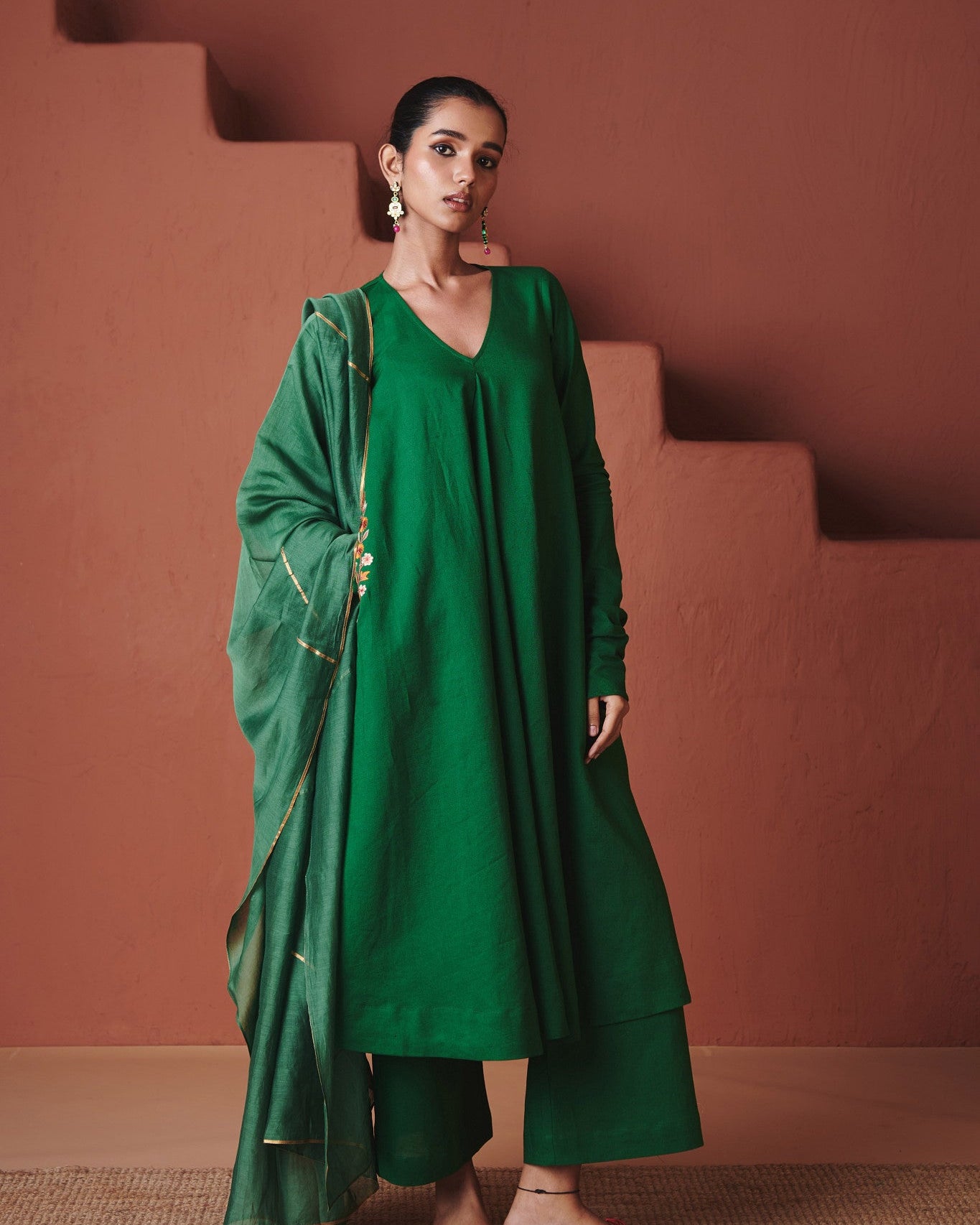 Paan Co - Linen Embroidered Pocket Kurta Set with Dupatta - CiceroniKurta SetsSaphed