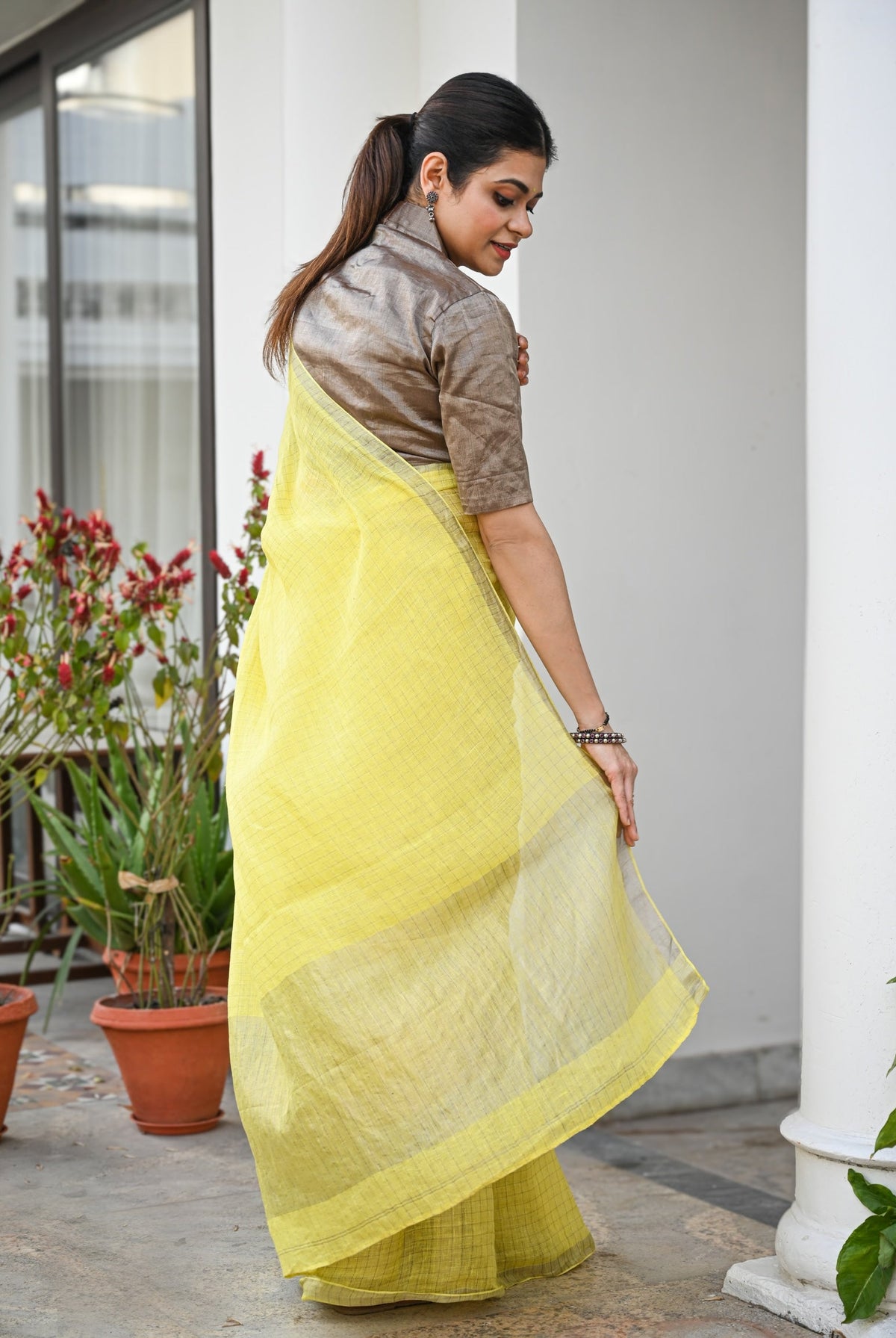 Pallu — Pitambar - Handwoven Checkered Linen Saree, Silver Zari - CiceroniSareePallu