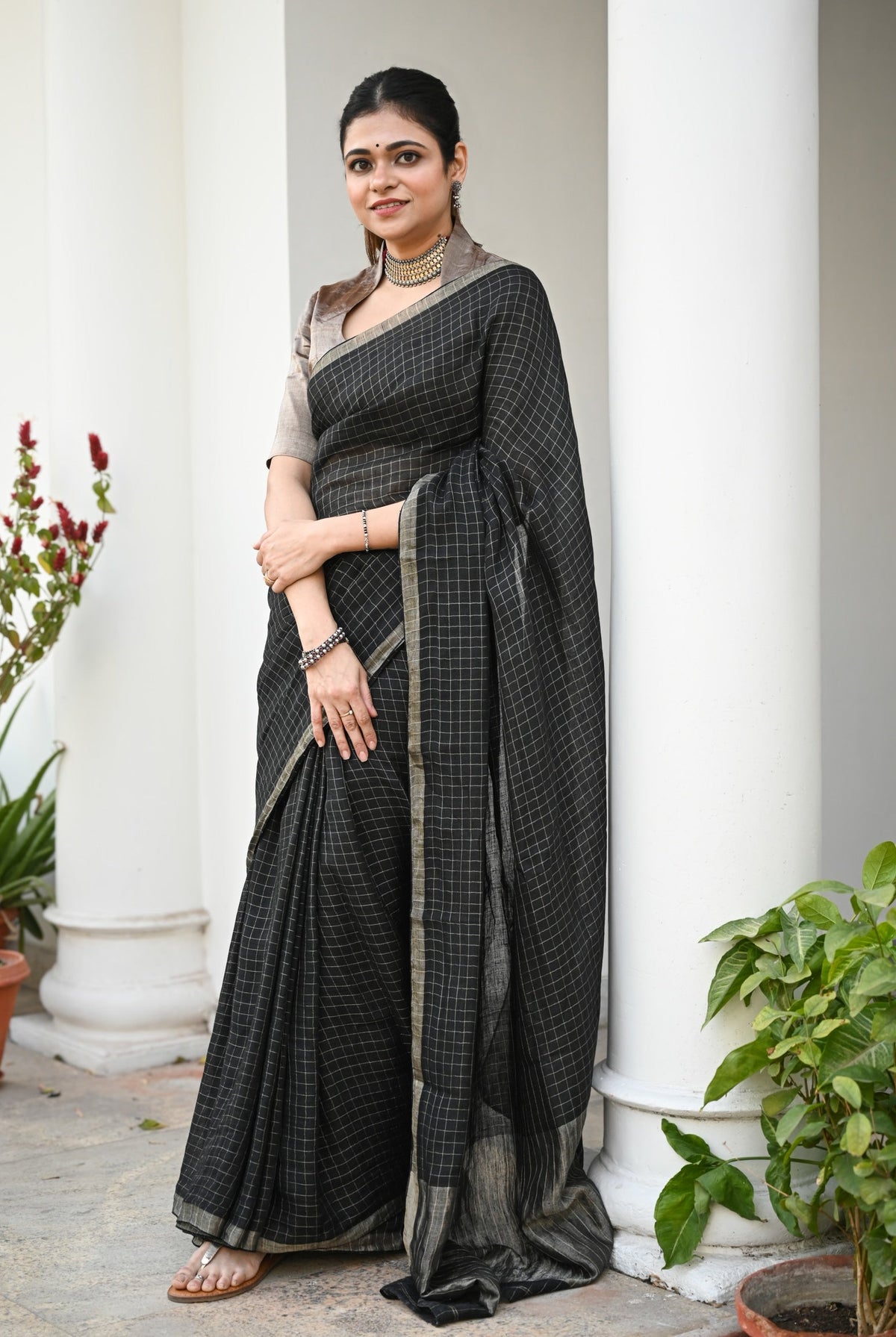 Pallu — Rajni- Handwoven Chekered Linen Saree Silver Zari - CiceroniSareePallu
