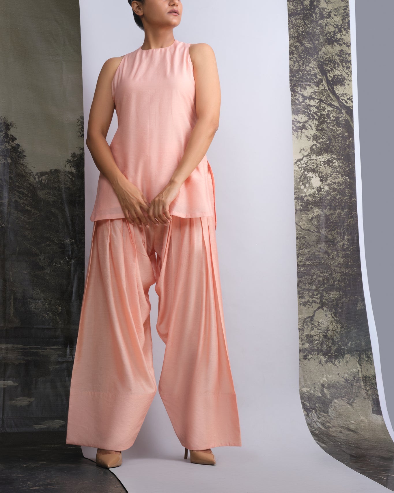 Peach Sleeveless In - Cut Kurta & Farshi Salwar Set - CiceroniKurta Set, Festive WearOtouto