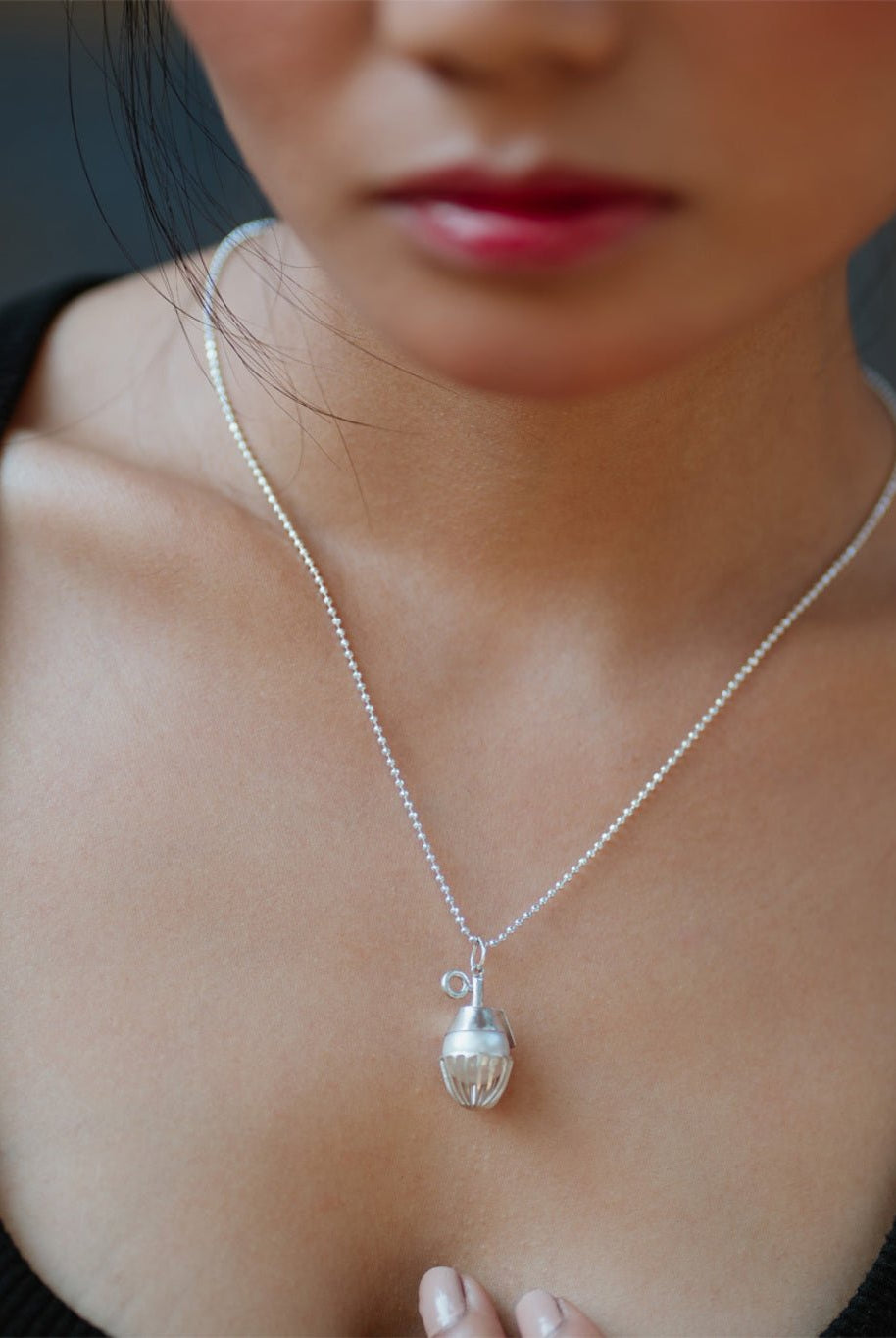 Pearl Grenade - CiceroniNeckpieceBaka