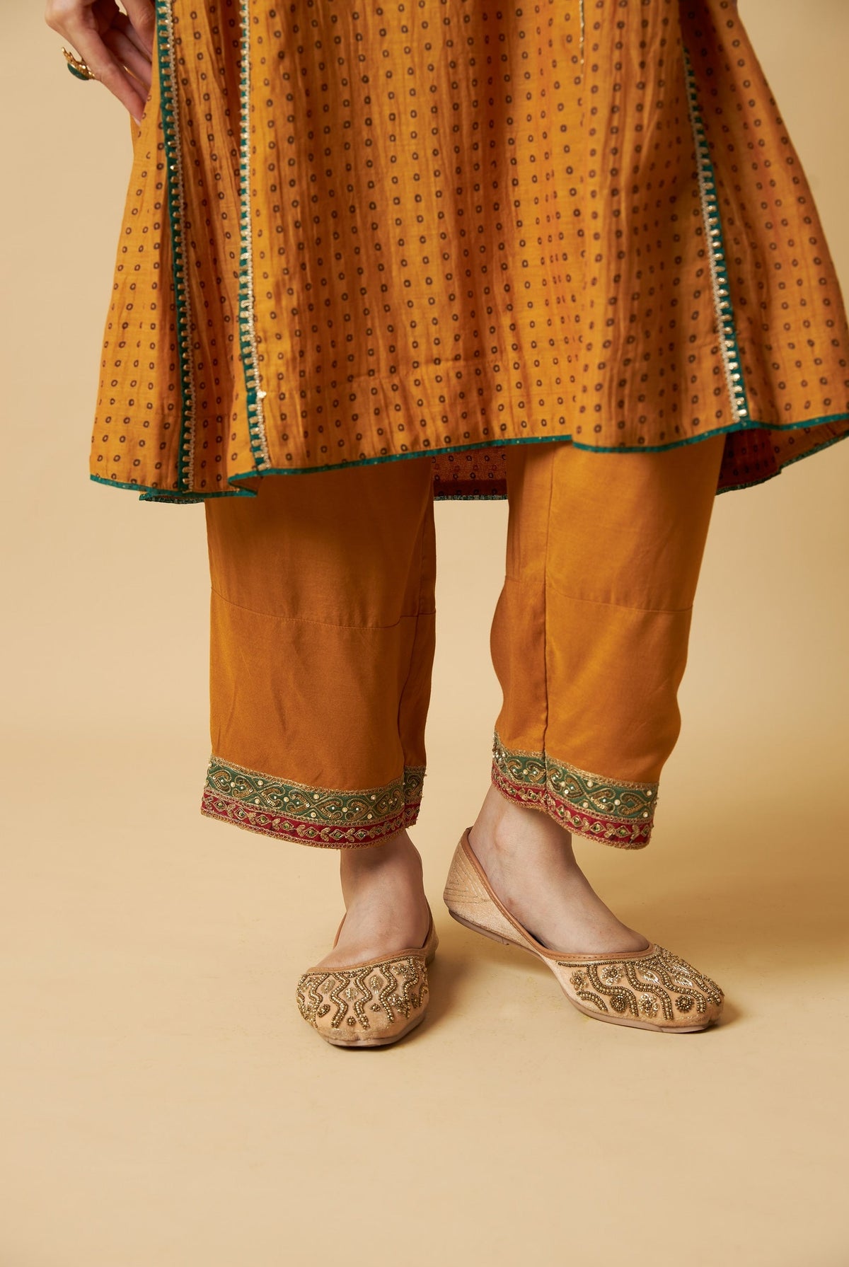 Peeli Pataka Embroidered Kurta Set- Set of 3 - CiceroniKurta Set, Festive WearPants and Pajamas