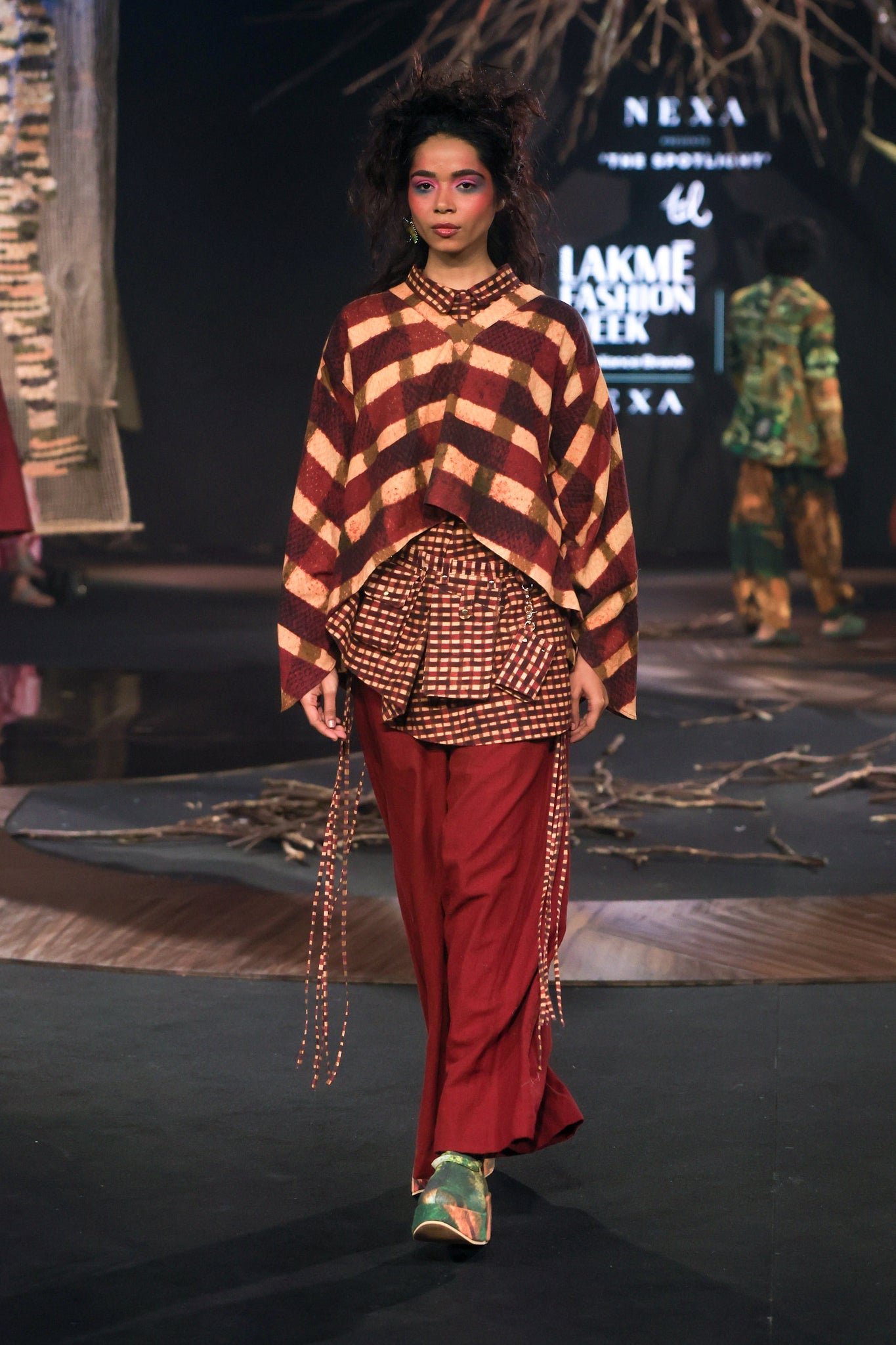 Plaid Cape Top - CiceroniCrop TopTil