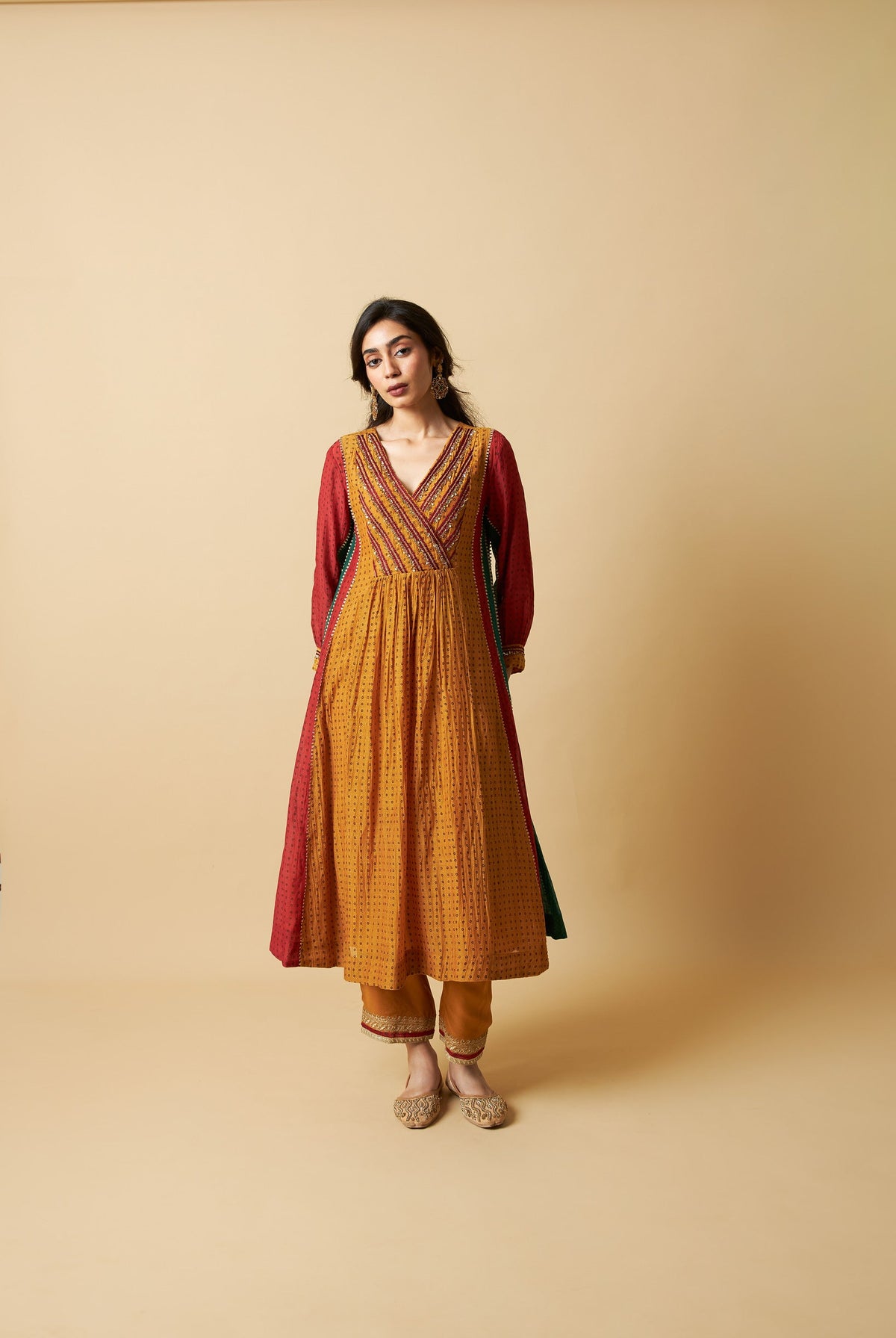 Rang Rasiya Embroidered Kurta Set- Set of 2 - CiceroniKurta Set, Festive WearPants and Pajamas