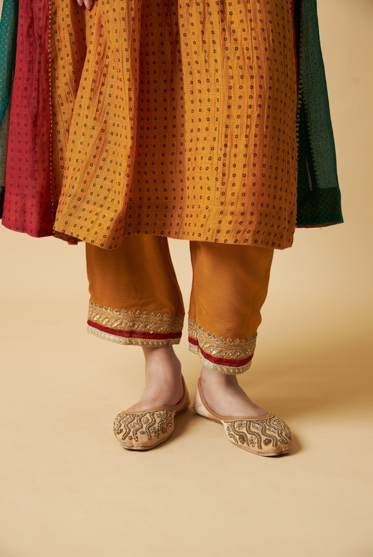 Rang Rasiya Embroidered Kurta Set- Set of 3 - CiceroniKurta Set, Festive WearPants and Pajamas