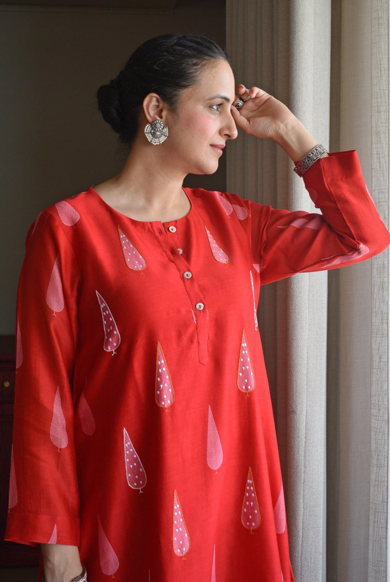 Red Chanderi Kurta with Off White Chanderi Scallop Pyjama - CiceroniKurta Set, Festive wearHouse of Moxa