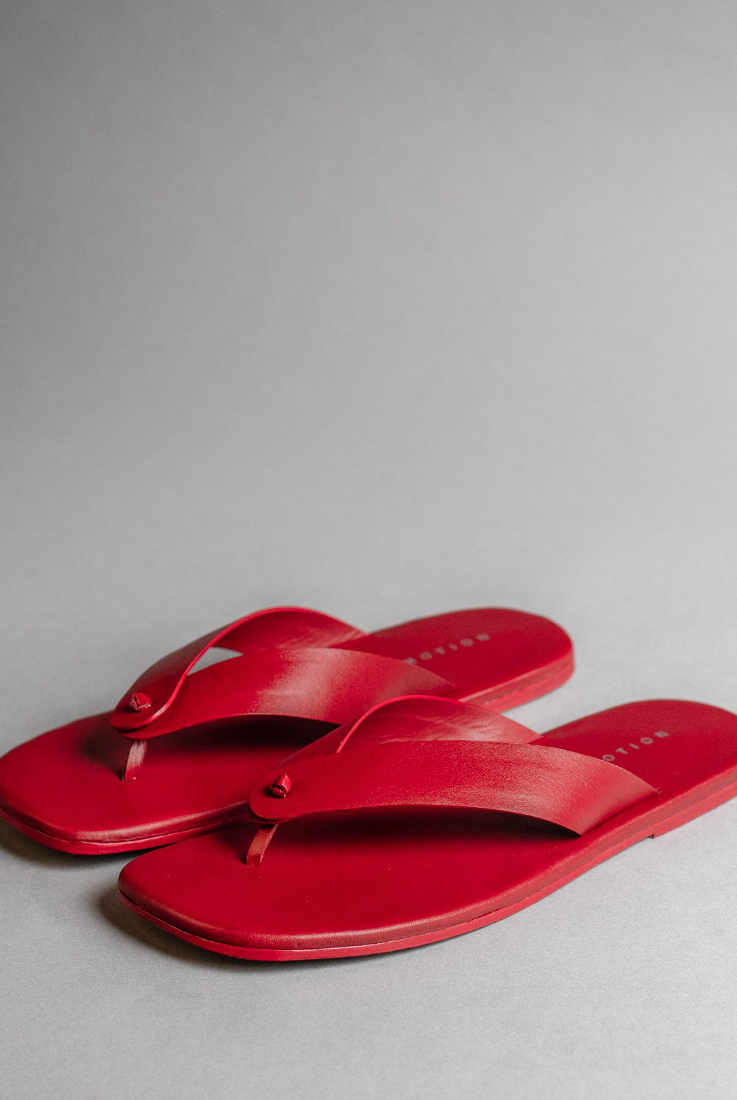 Red Knot Flip Flops - Women - CiceroniFlatsSlomotion