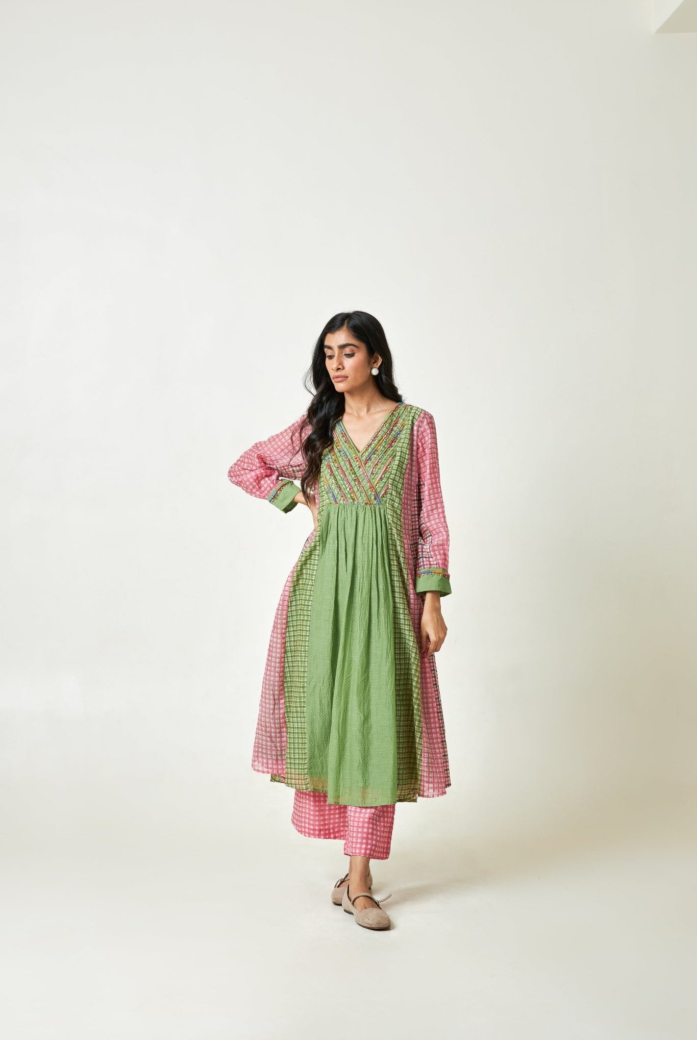 Roseglow Embroidered Kurta Set - CiceroniKurta SetPants and Pajamas
