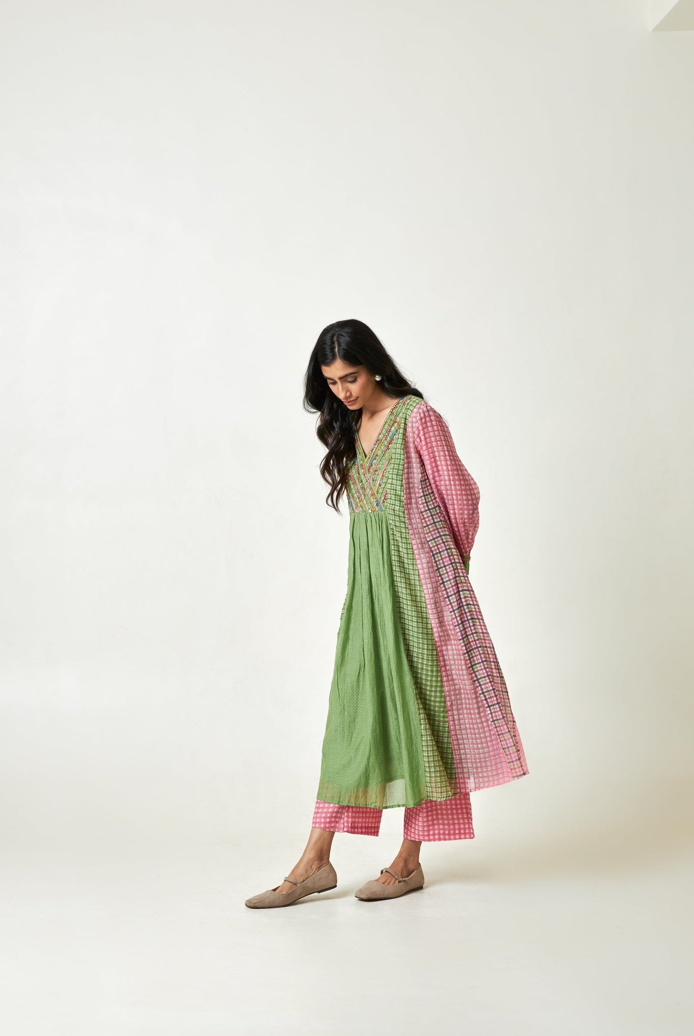 Roseglow Embroidered Kurta Set - CiceroniKurta SetPants and Pajamas