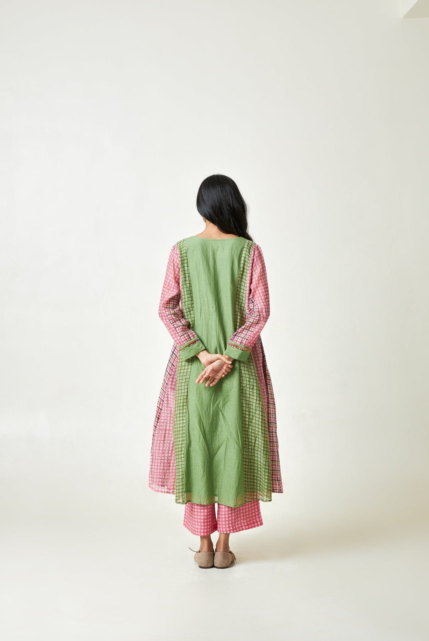 Roseglow Embroidered Kurta Set - CiceroniKurta SetPants and Pajamas