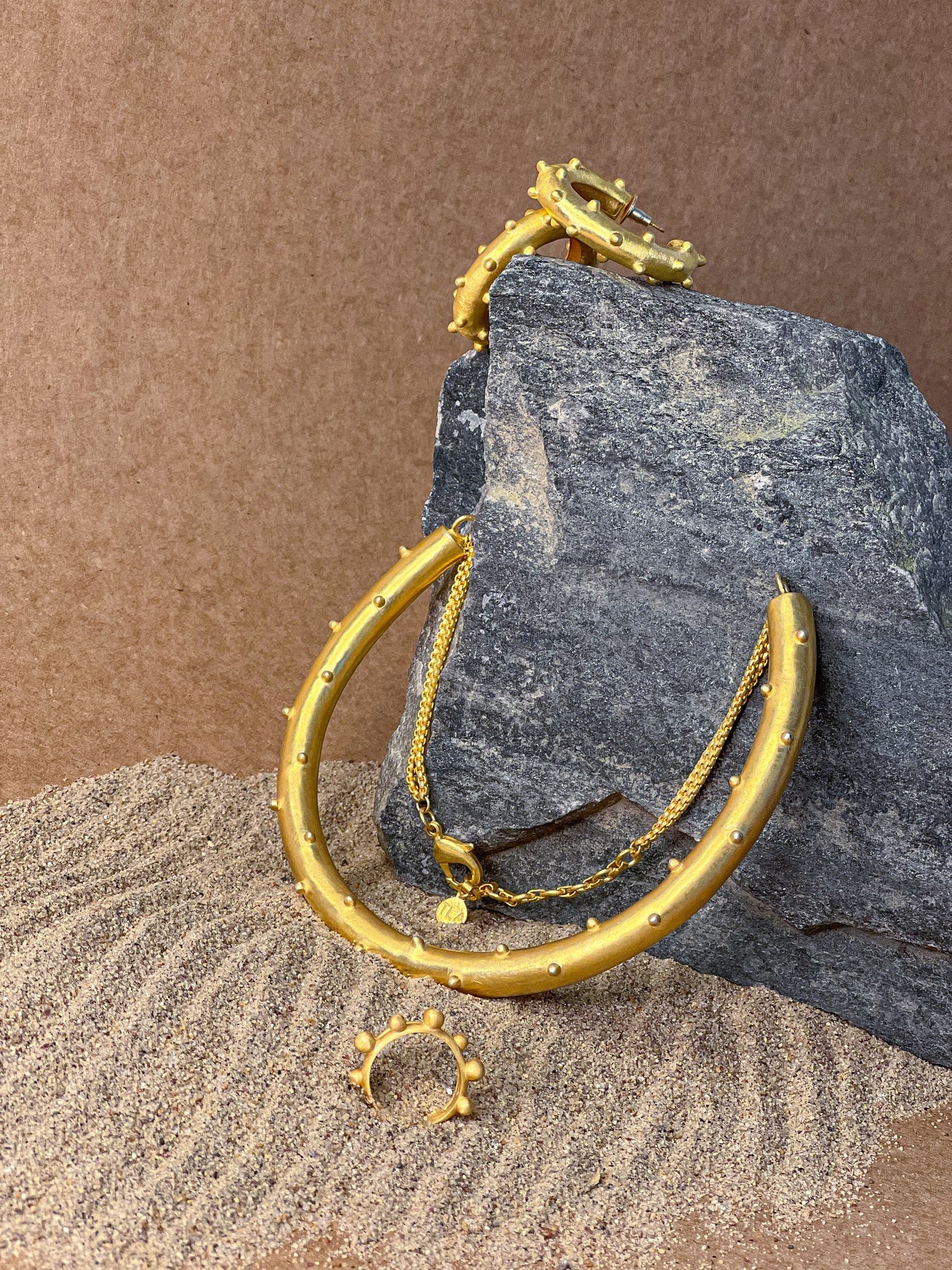 Roundelle Hustli - CiceroniNeckpieceThe Loom Art