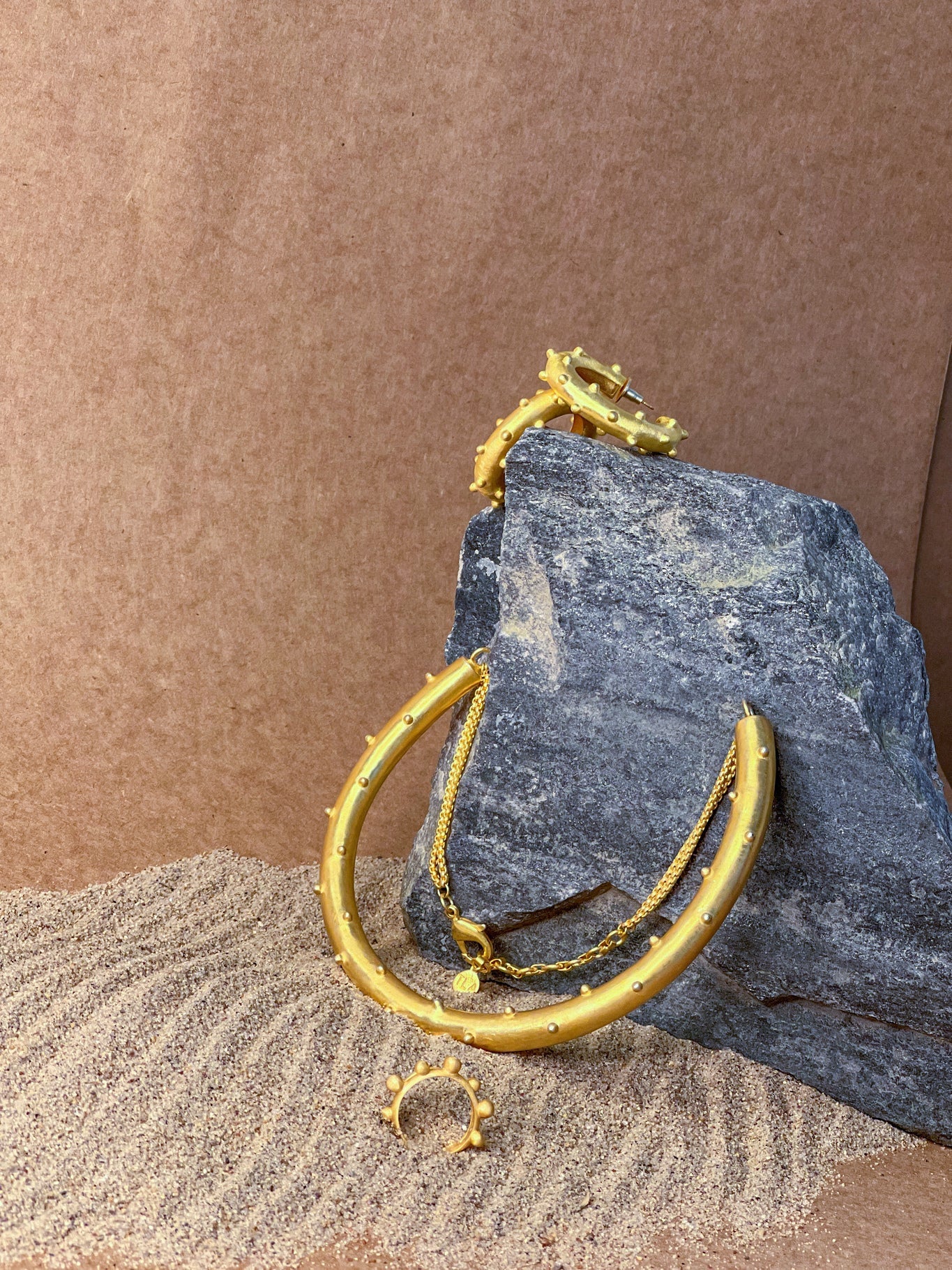 Roundelle Hustli - CiceroniNeckpieceThe Loom Art