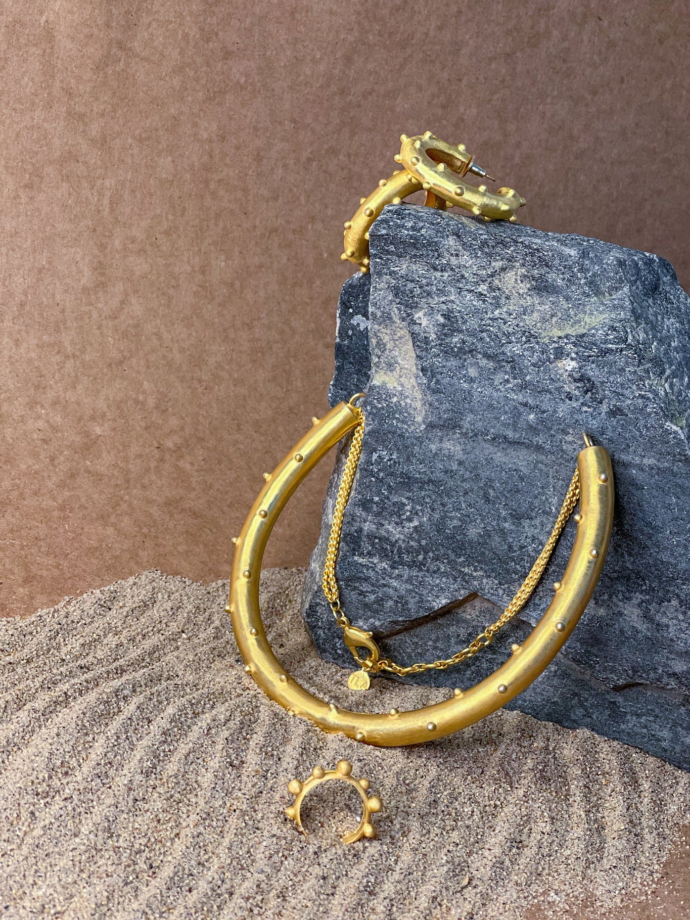 Roundelle Hustli - CiceroniNeckpieceThe Loom Art