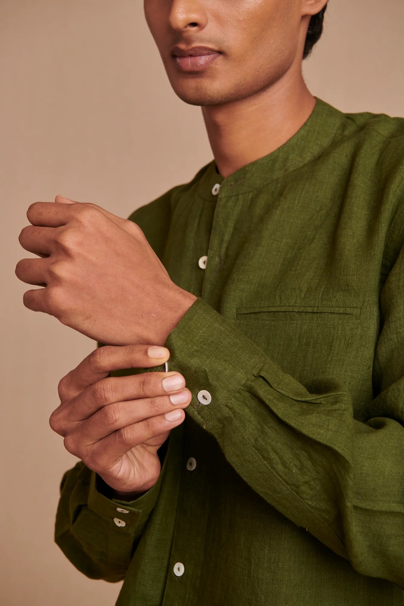 Safari Linen Men's Band Collar Shirt - Slim Fit - CiceroniShirtSaphed