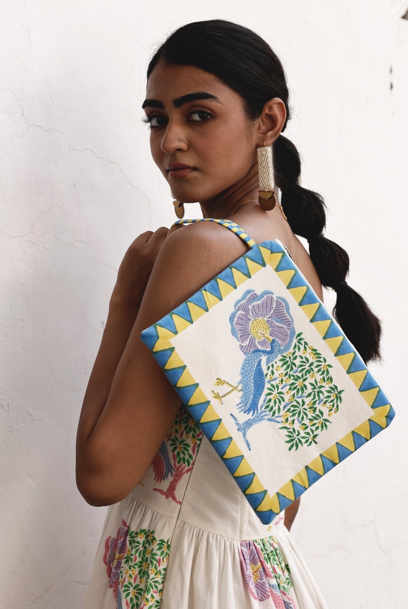 Saras Crane Pouch - CiceroniBagsThe Raw India