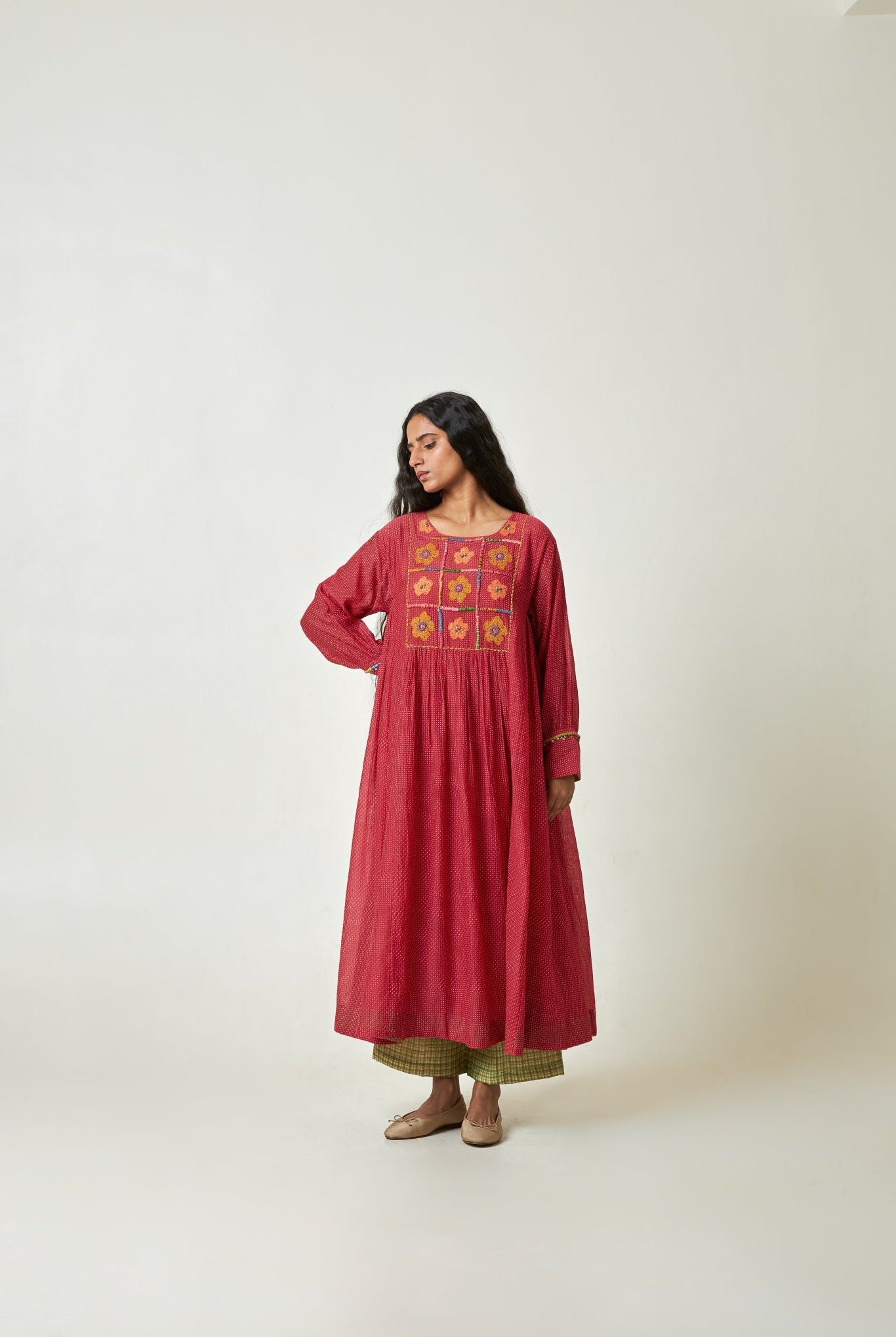 Scarlet Bloom Embroidered Kurta Set - CiceroniKurta SetPants and Pajamas