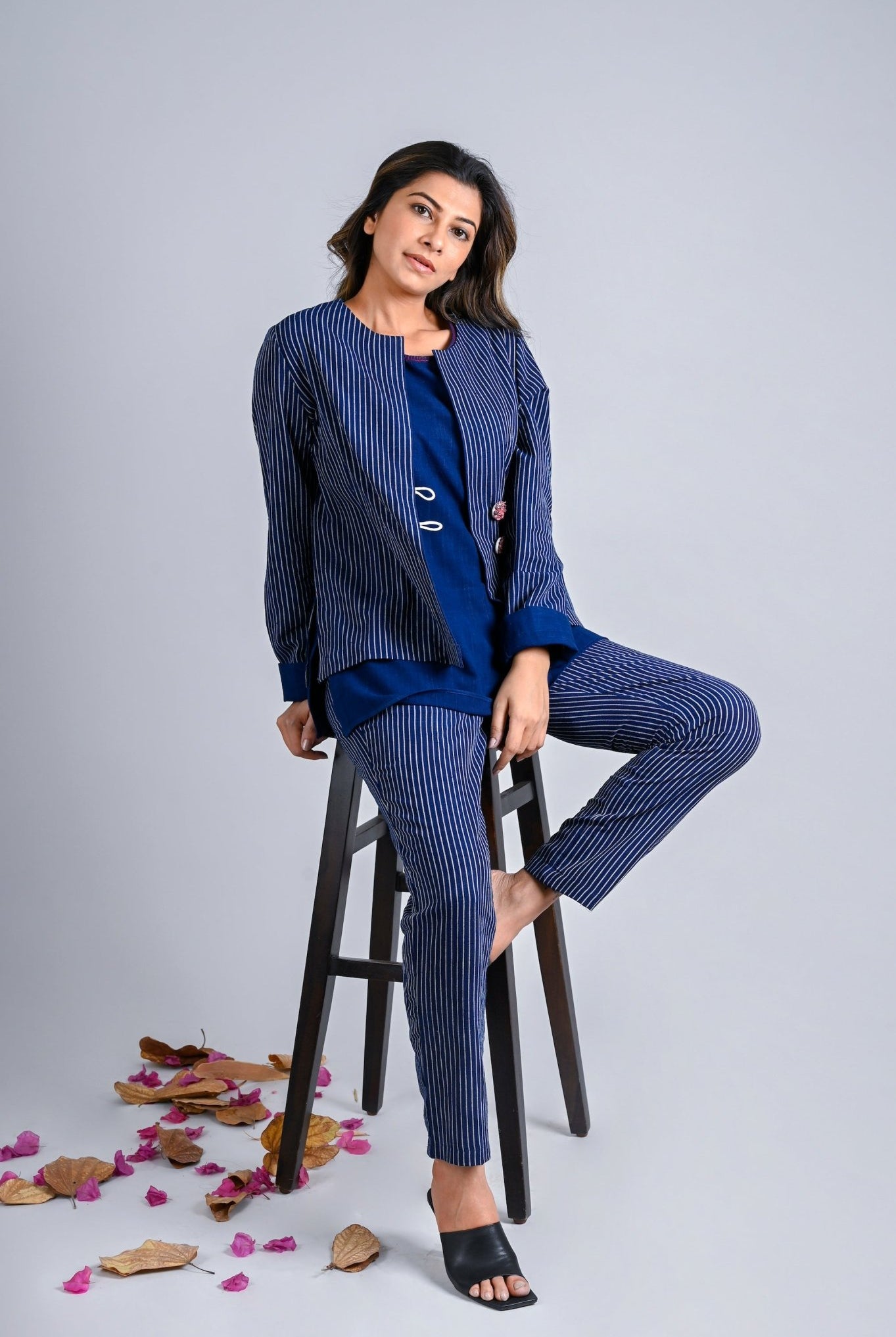 Short Fold Up Sleeve Jacket - CiceroniJacketsRang by Rajvi