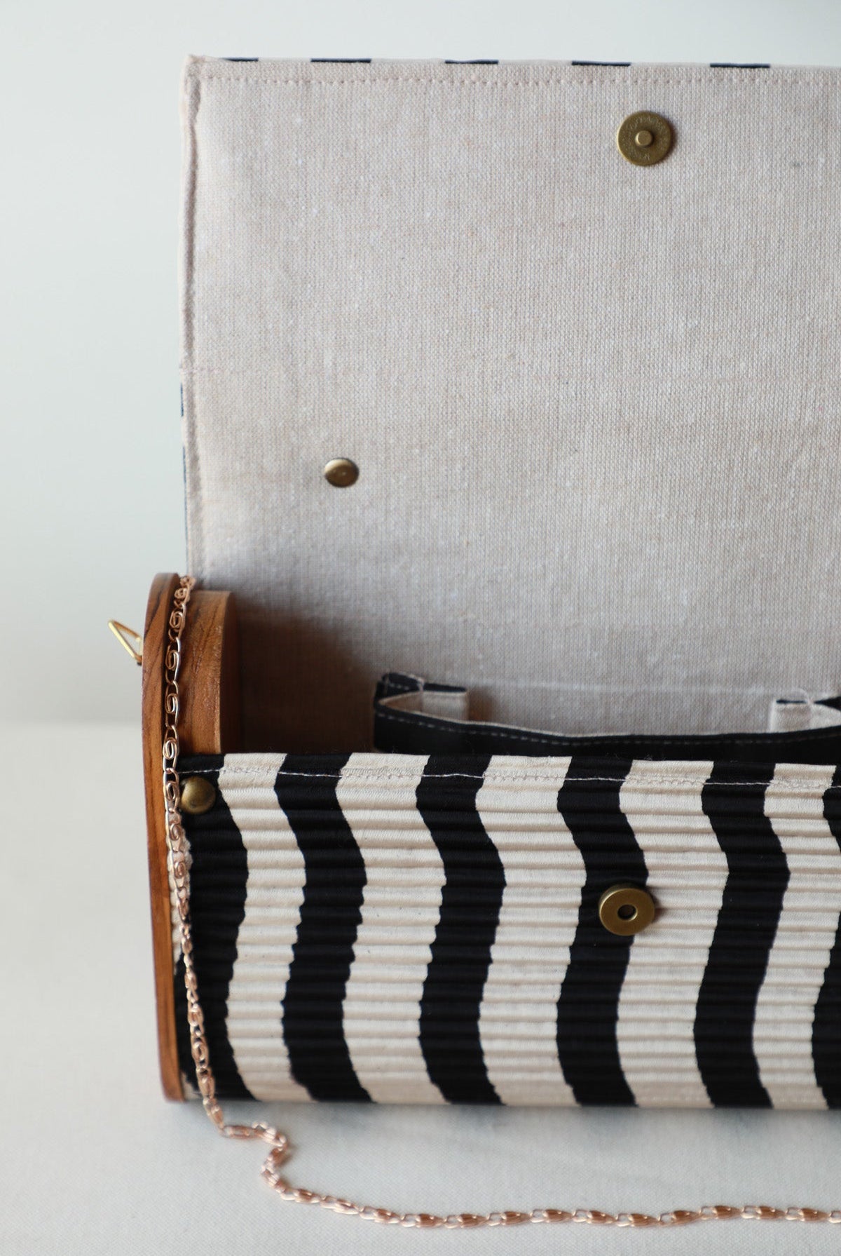 Siden Upcycled Capsule Clutch - CiceroniClutchLukka Chuppi