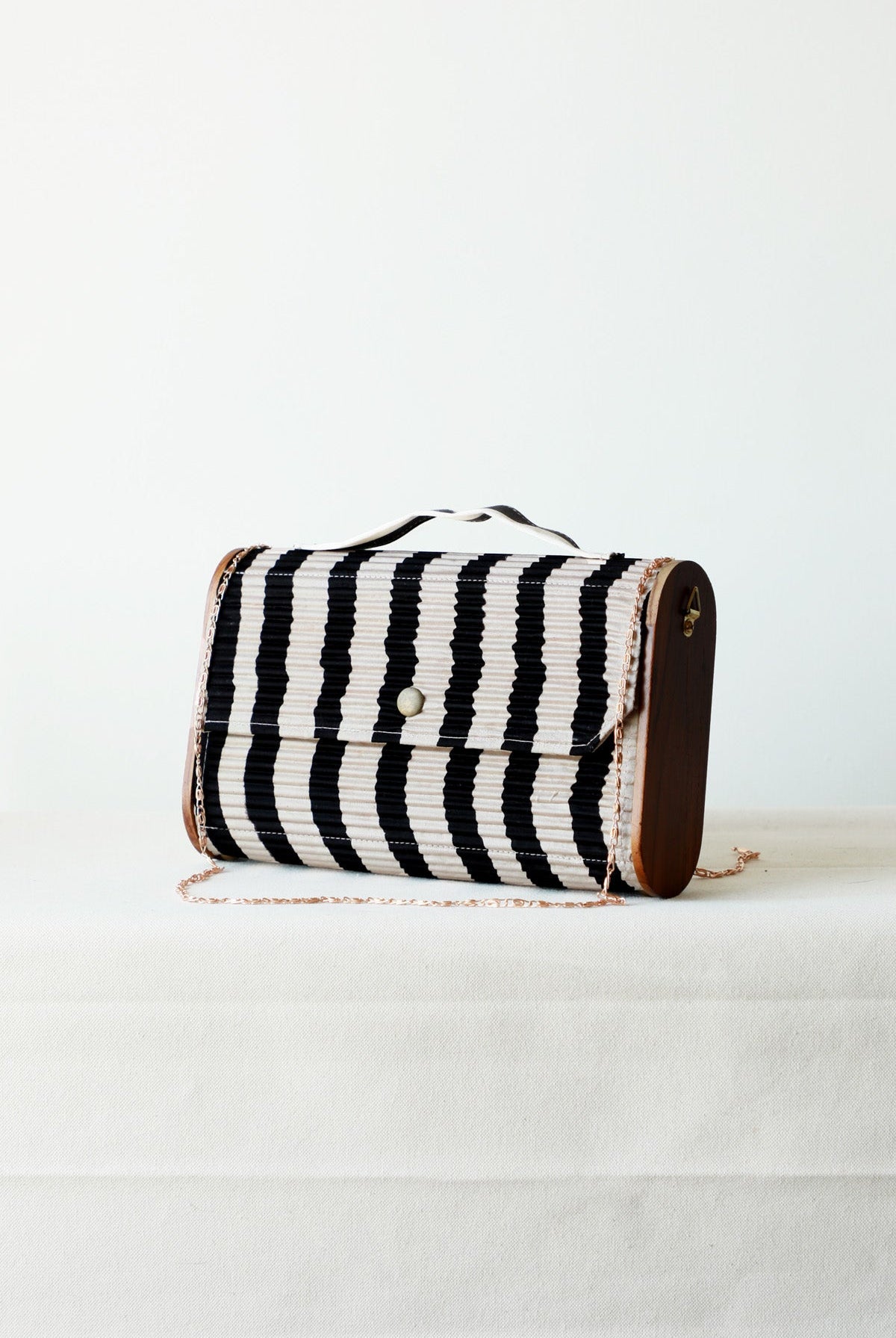 Siden Upcycled Capsule Clutch - CiceroniClutchLukka Chuppi